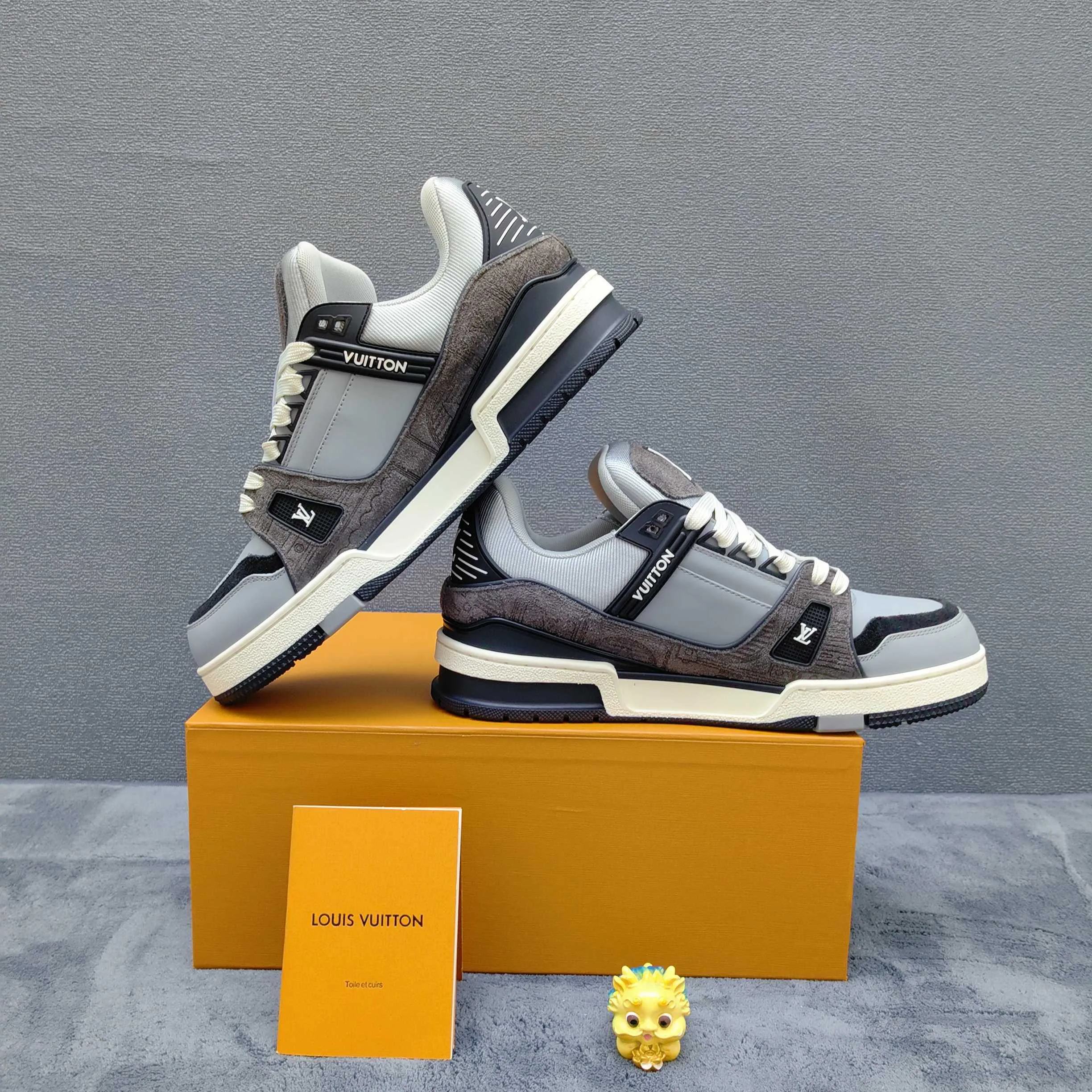 Кроссовки Женские Louis Vuitton 17957140