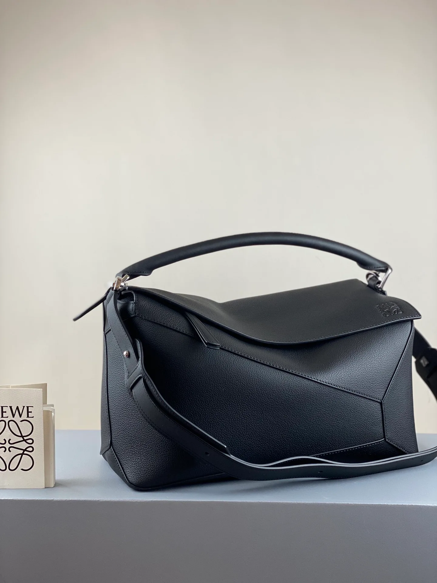 Классические Сумки Женские Loewe 18177572