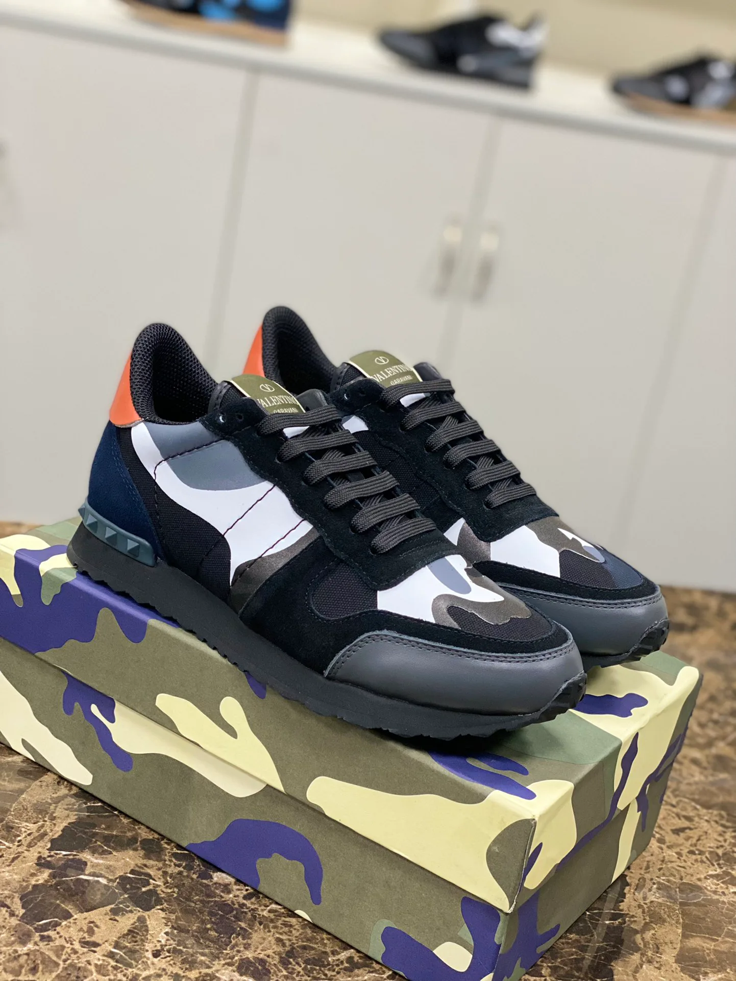Кроссовки Женские Valentino 10736447