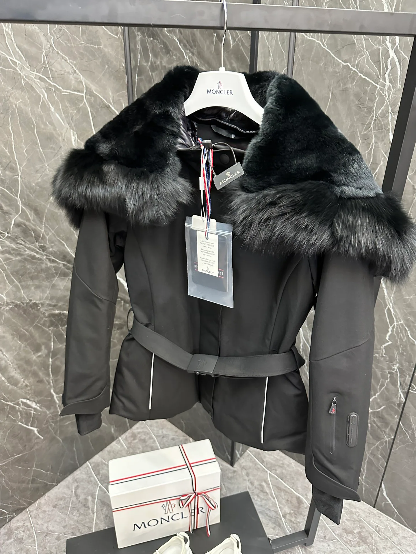 Куртки И Пуховики Женские Moncler 19629391