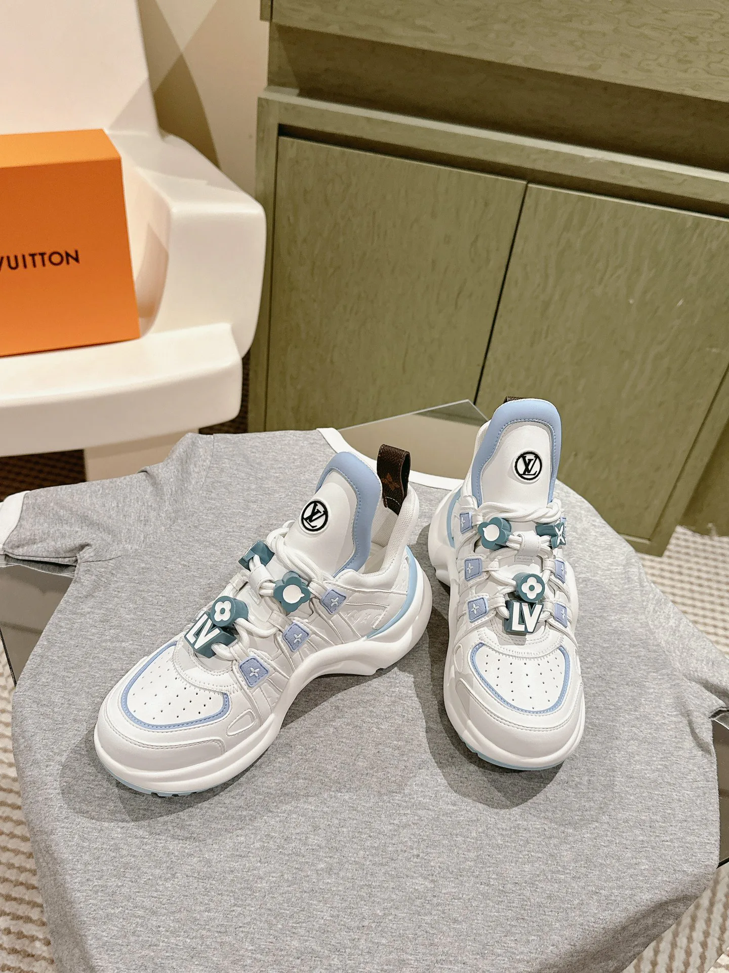 Кроссовки Женские Louis Vuitton 10840478