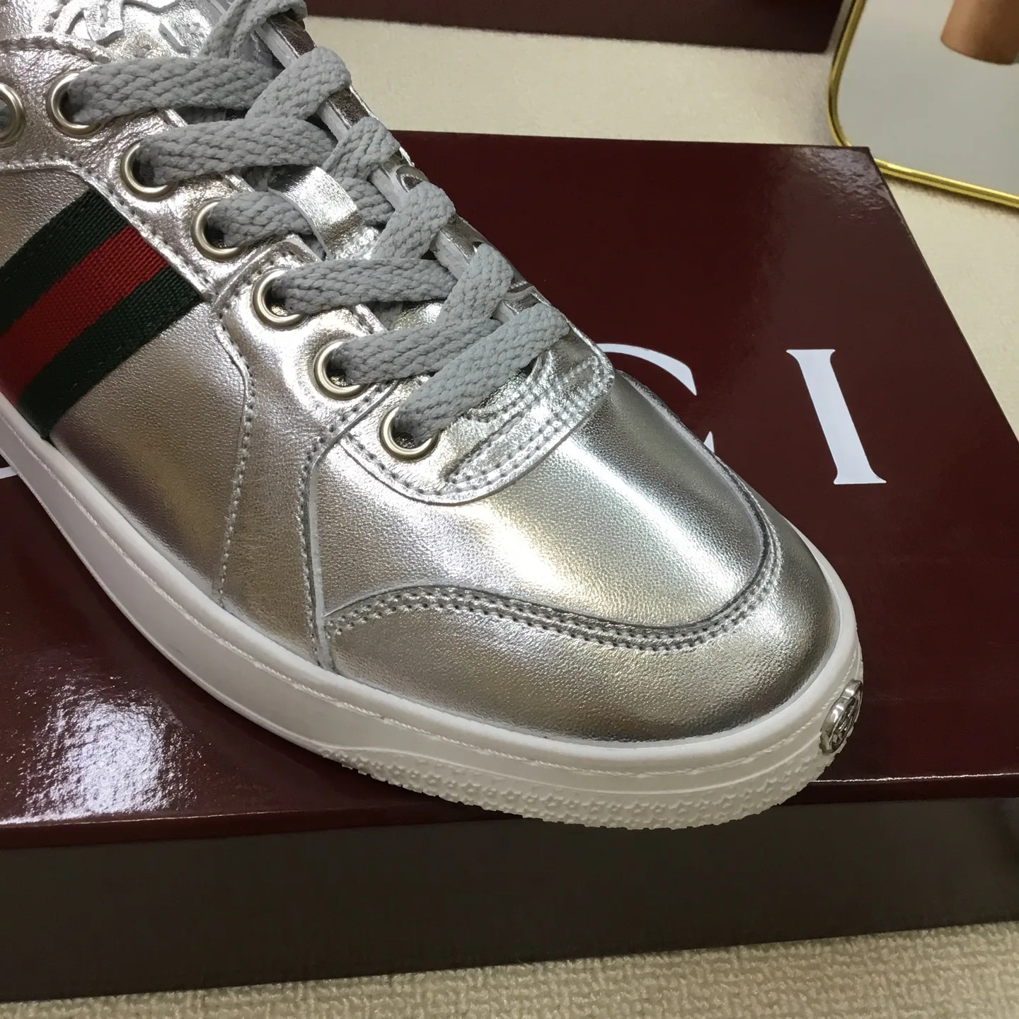 Кроссовки Женские Gucci 16893685