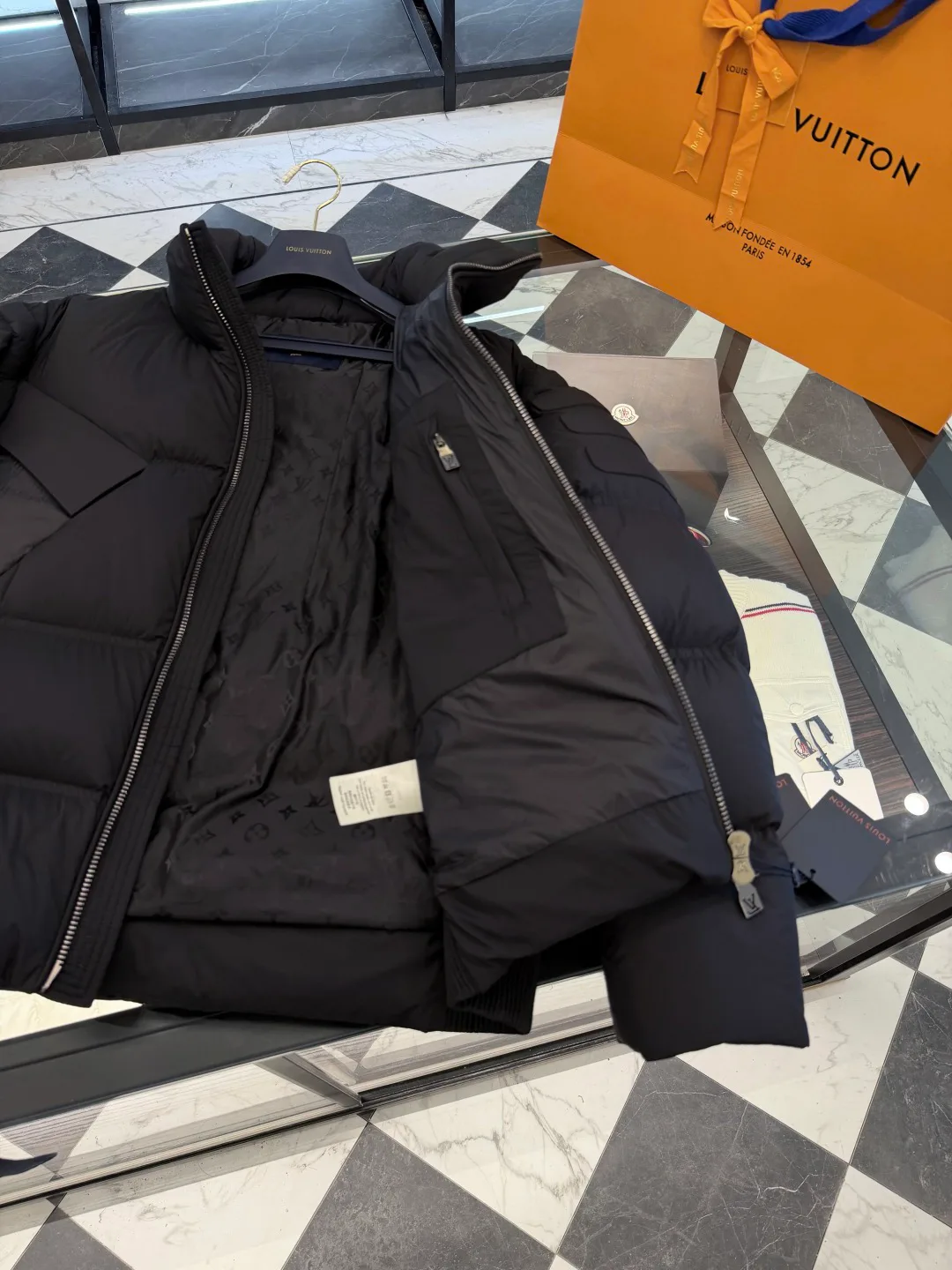 Куртки И Пуховики Женские Louis Vuitton 1521822