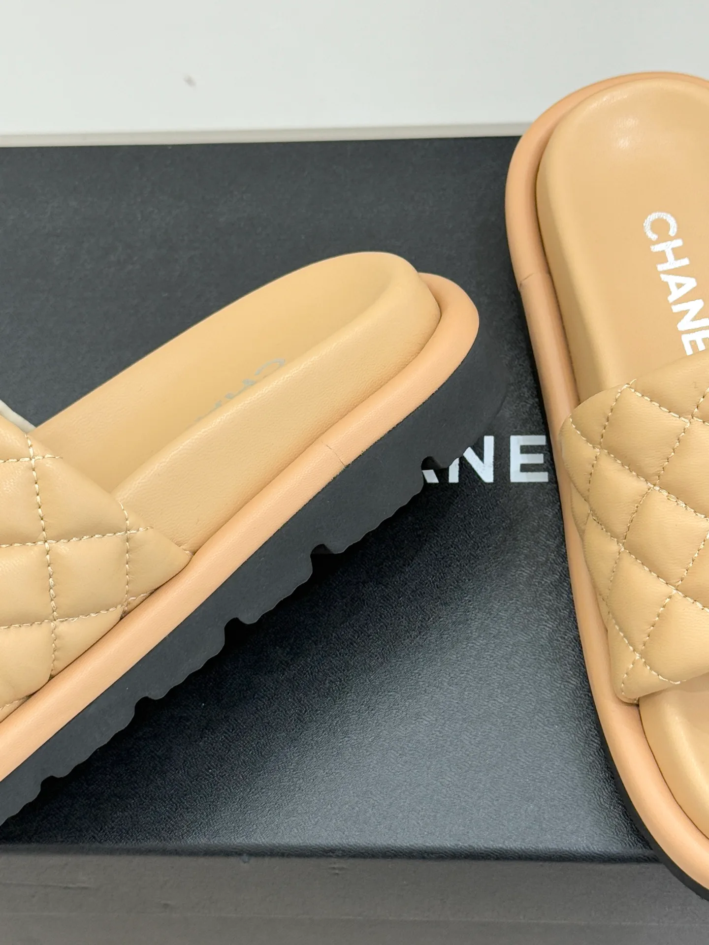Шлепанцы Женские Chanel 11167410