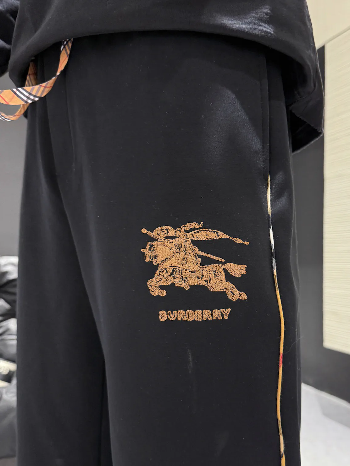 Брюки Мужские Burberry 998970