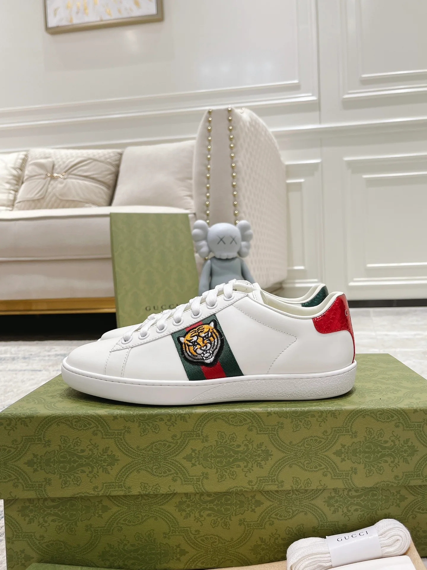 Кроссовки Женские Gucci 17620438