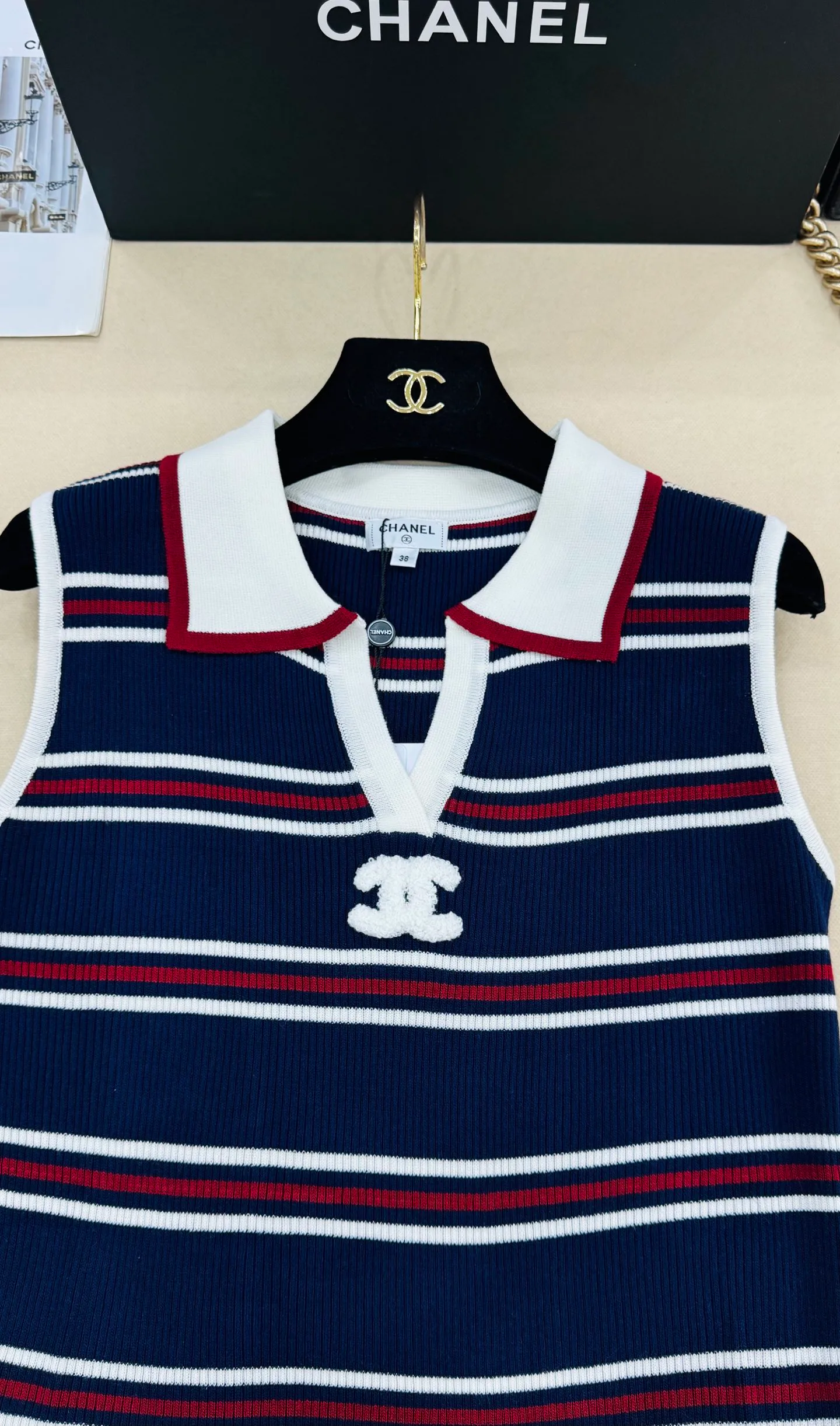 Жилеты Женские Chanel 16995410