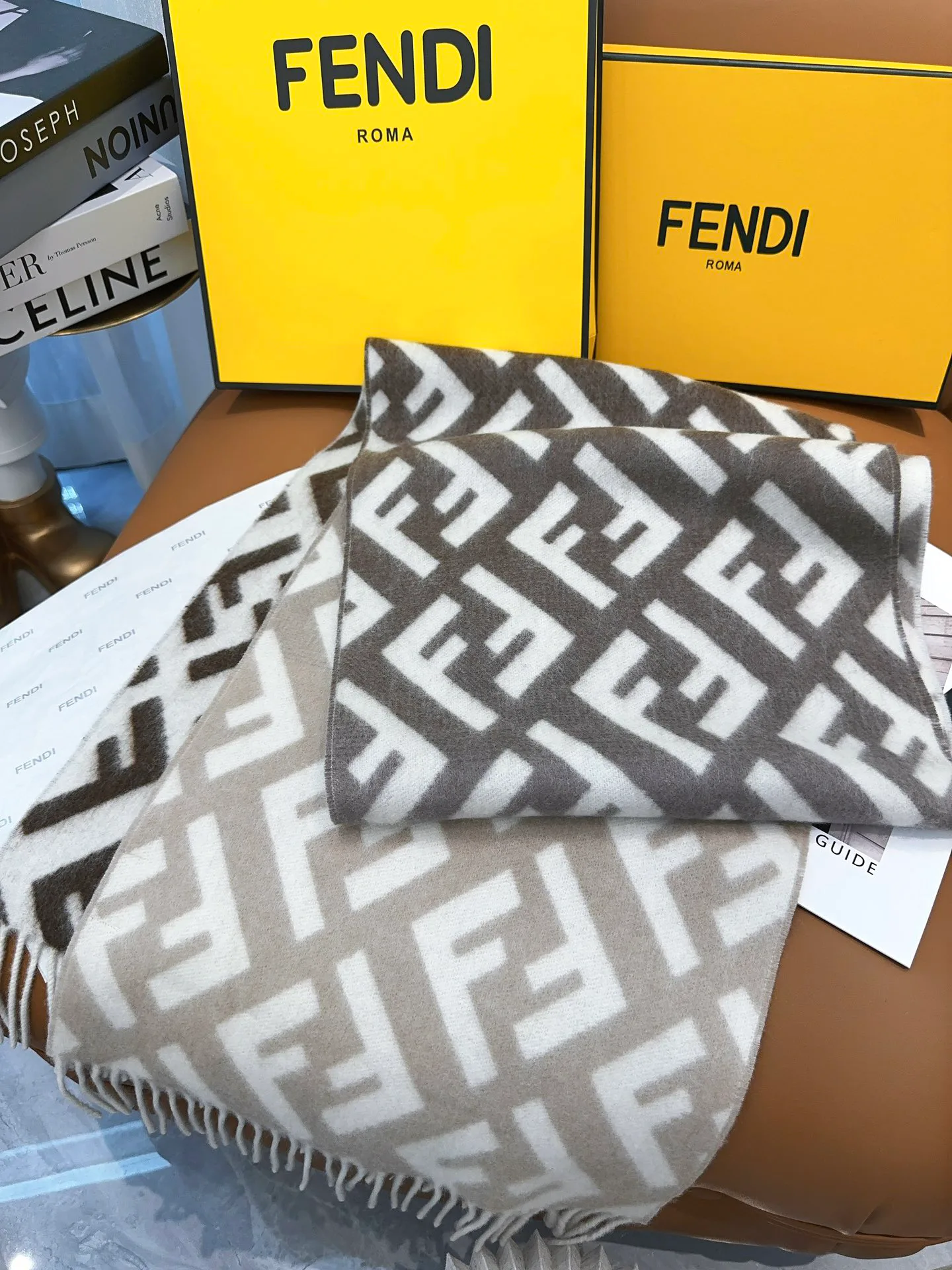 Шарфы Fendi 240530