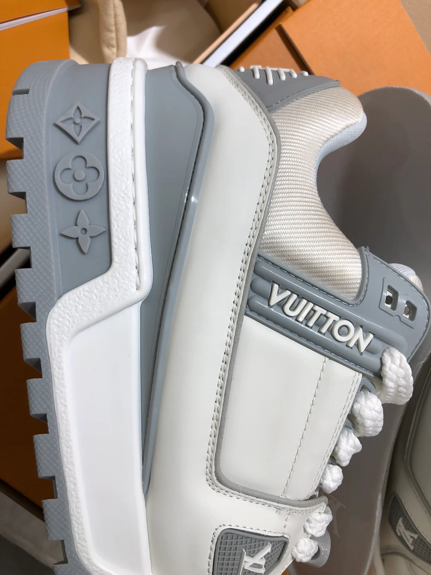 Кроссовки Женские Louis Vuitton 1124310