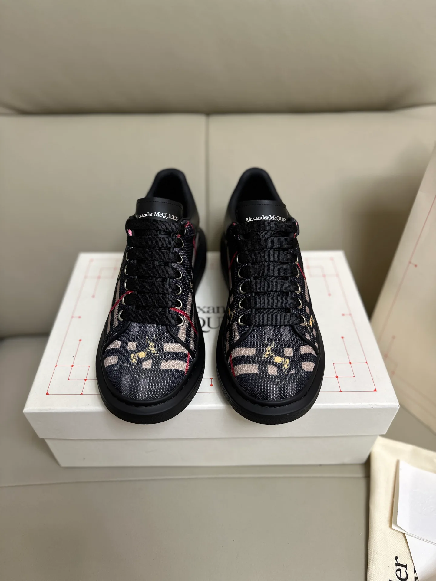 Кроссовки Женские Alexander Mcqueen 18616717