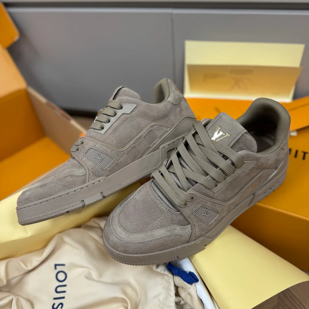 Кроссовки Женские Louis Vuitton 2405201