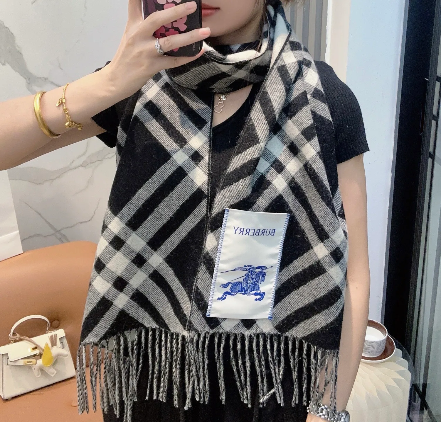 Шарфы Burberry 18105488