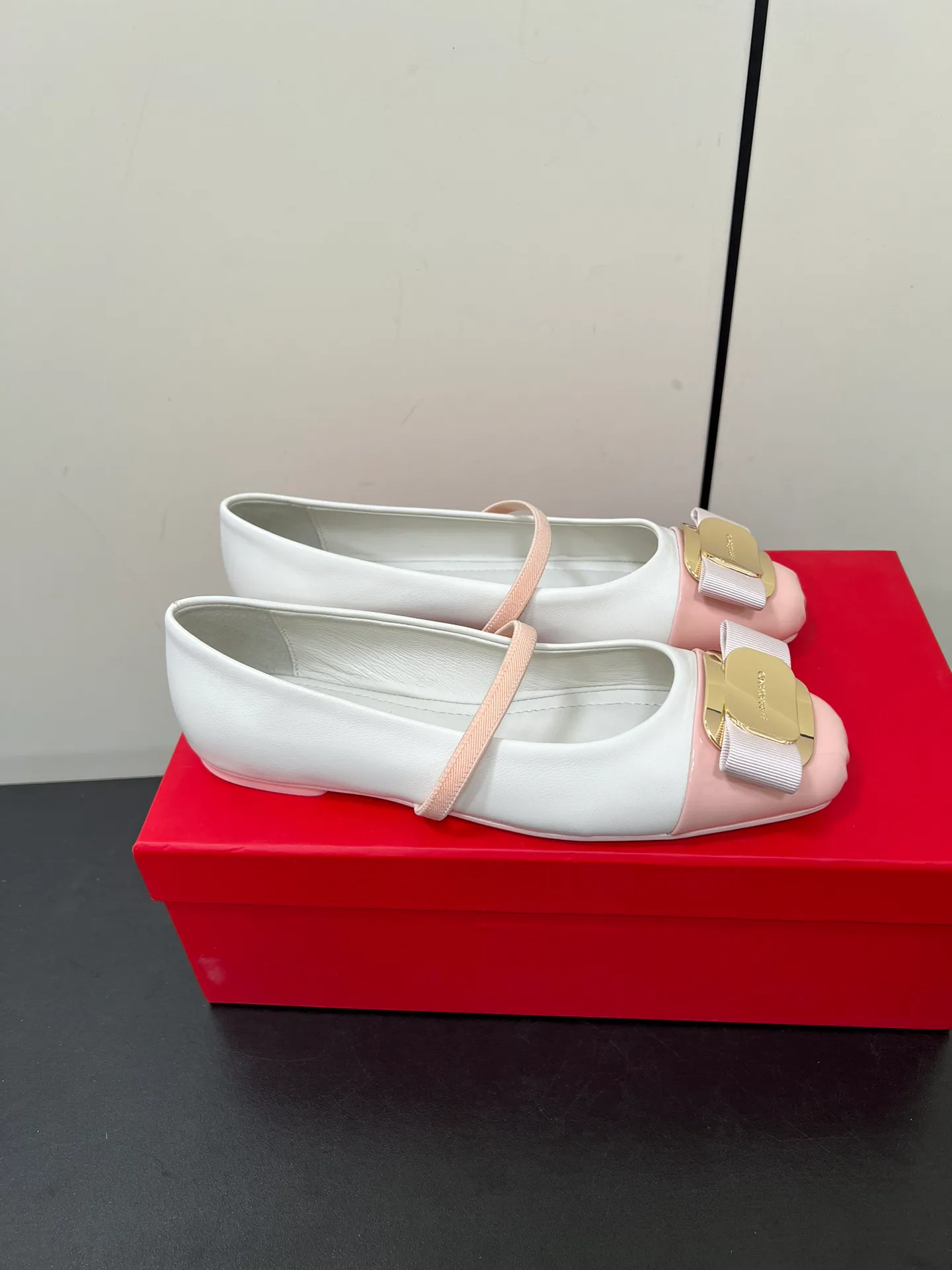 Балетки Женские Salvatore Ferragamo 578343