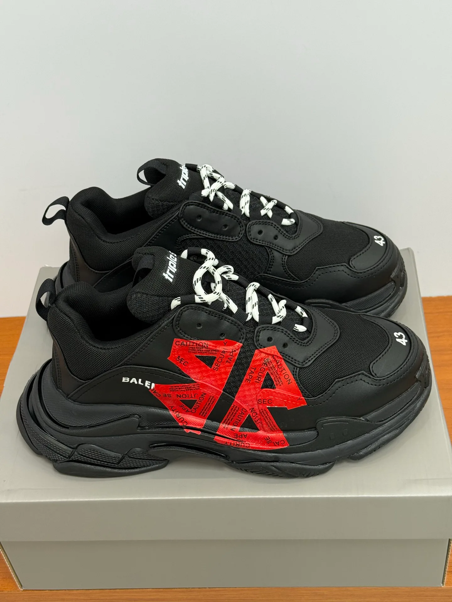 Кроссовки Женские Balenciaga 11567494