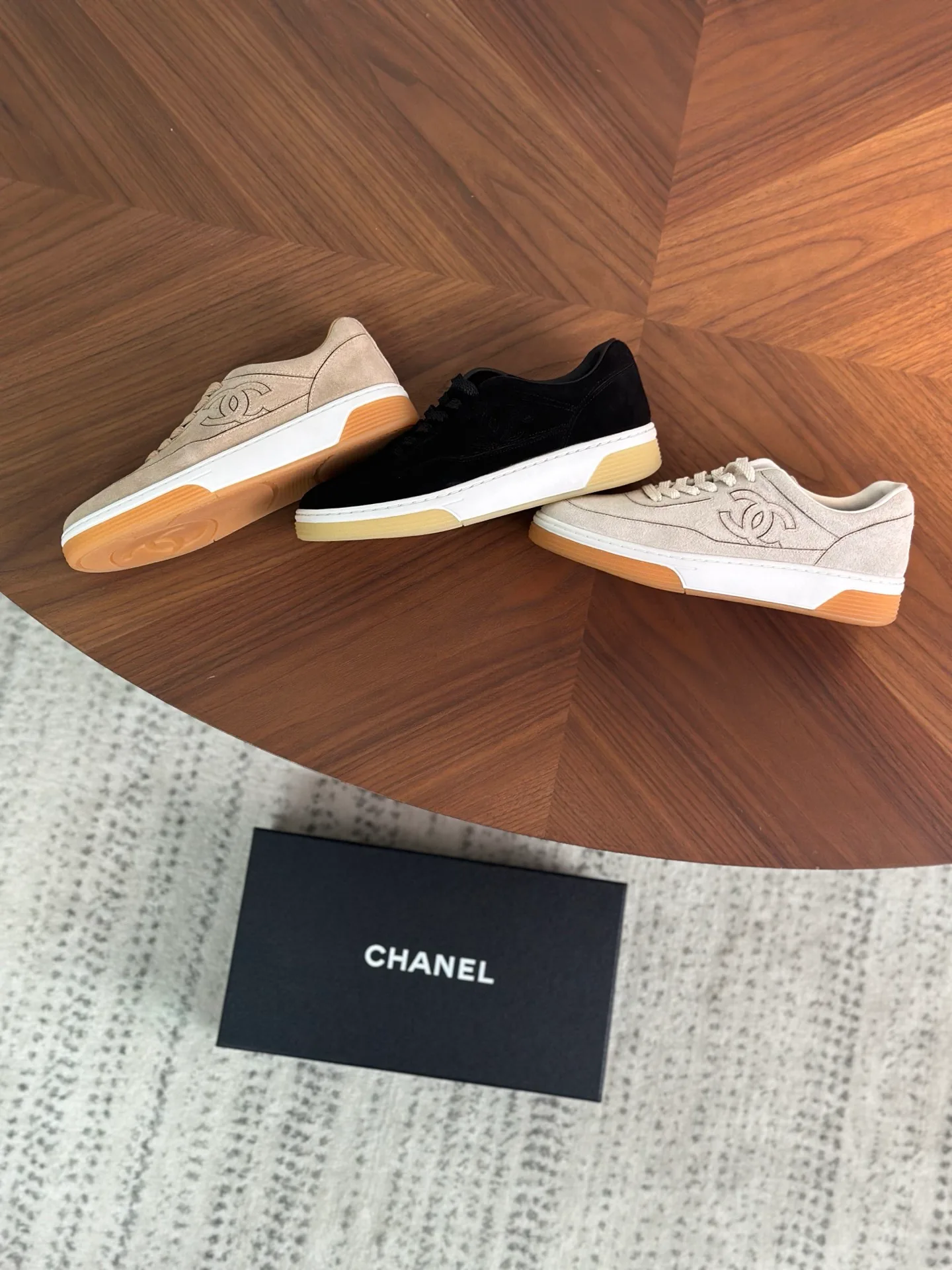 Кроссовки Женские Chanel 18329930