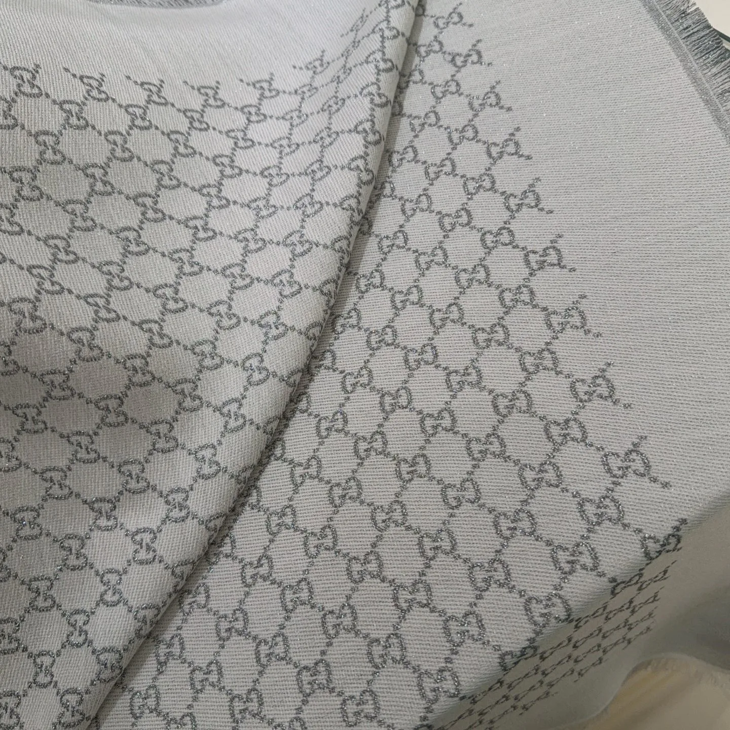 Шарфы Gucci 689052