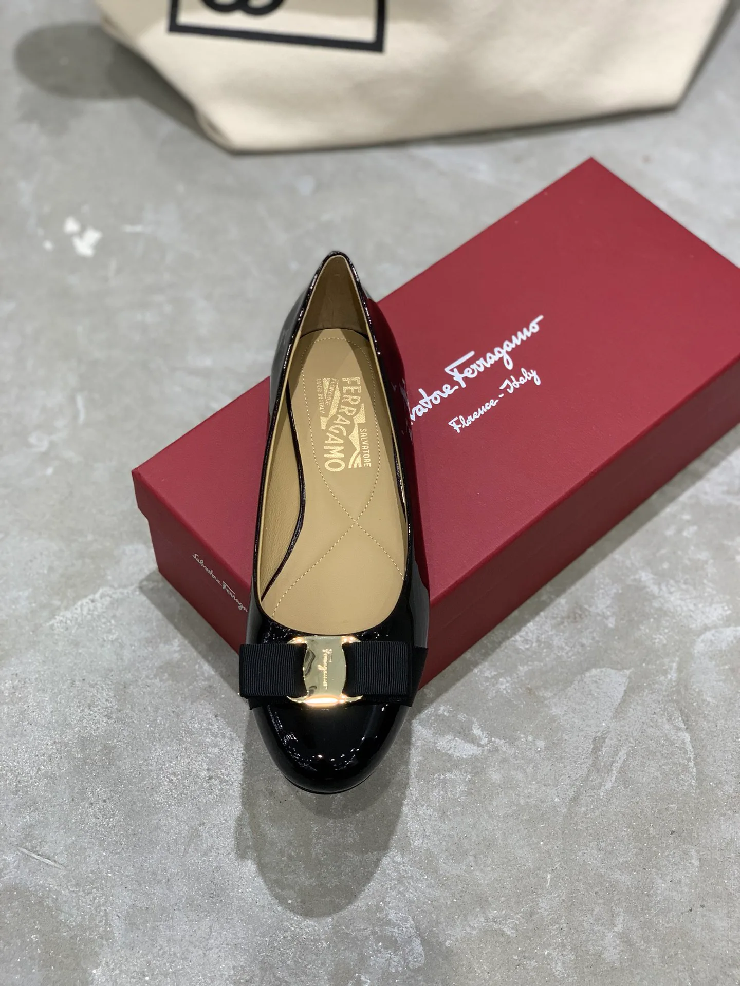 Балетки Женские Salvatore Ferragamo 18340632