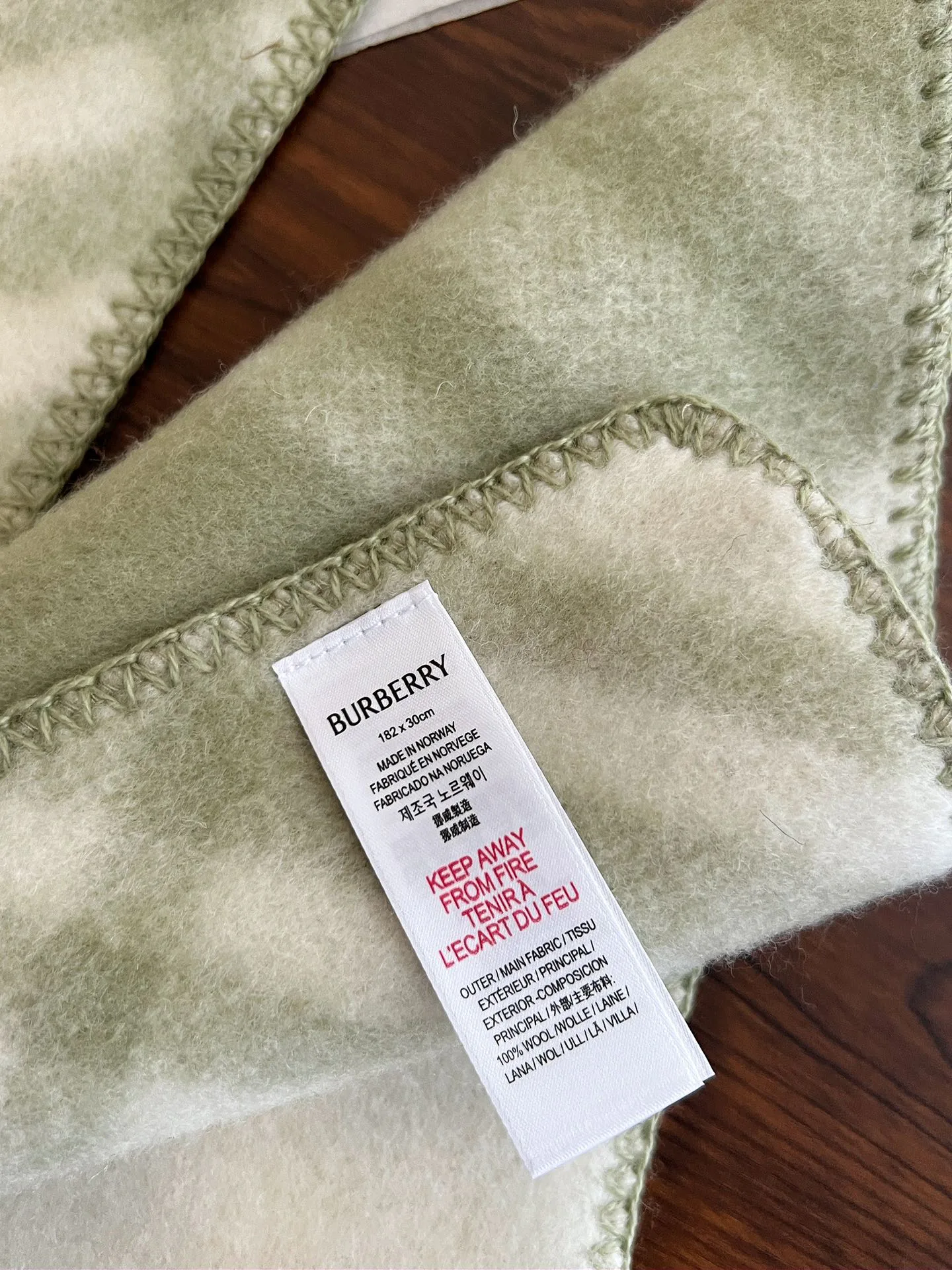 Шарфы Burberry 5944094