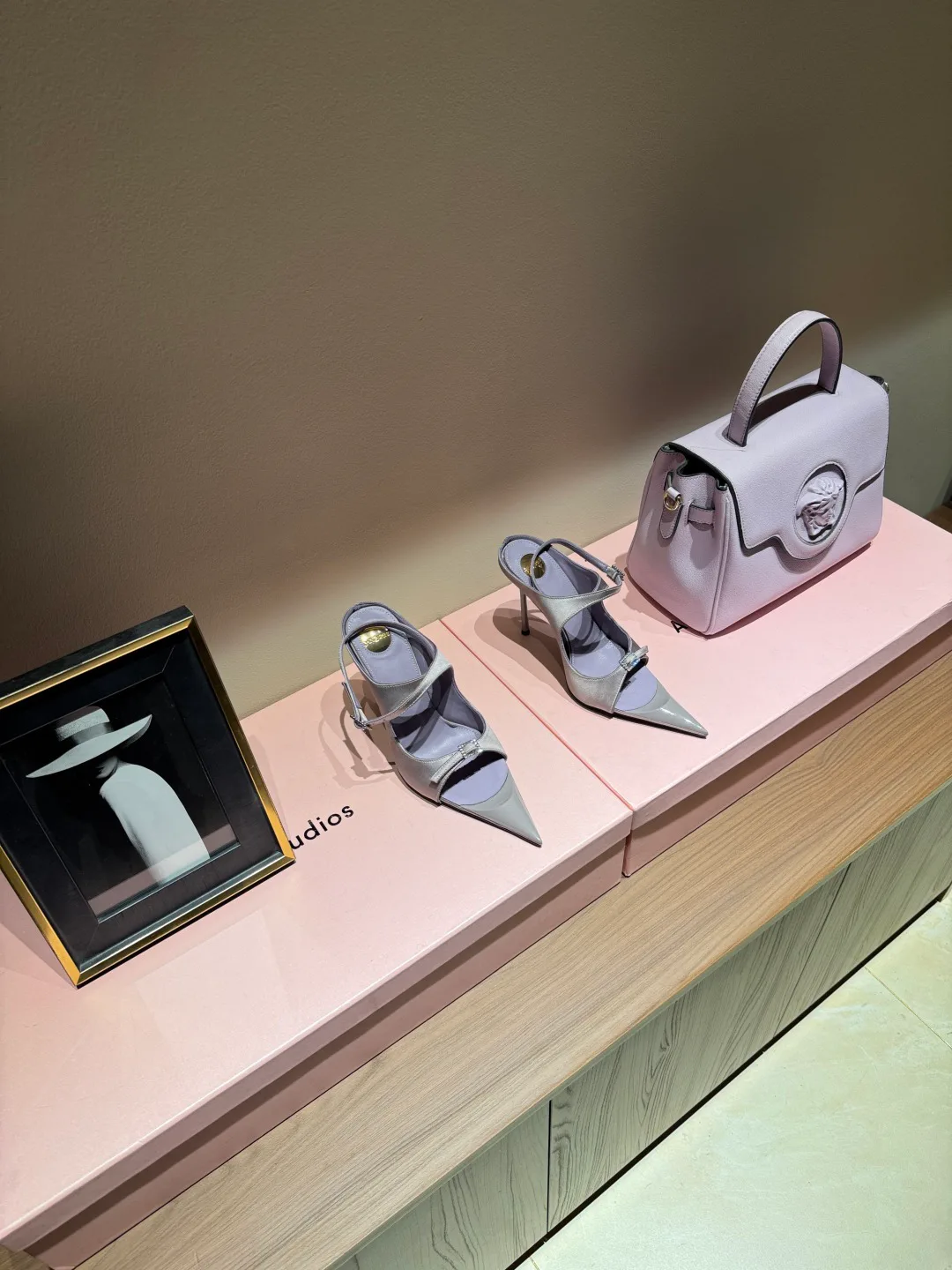 Босоножки Женские Saint Laurent 5737614