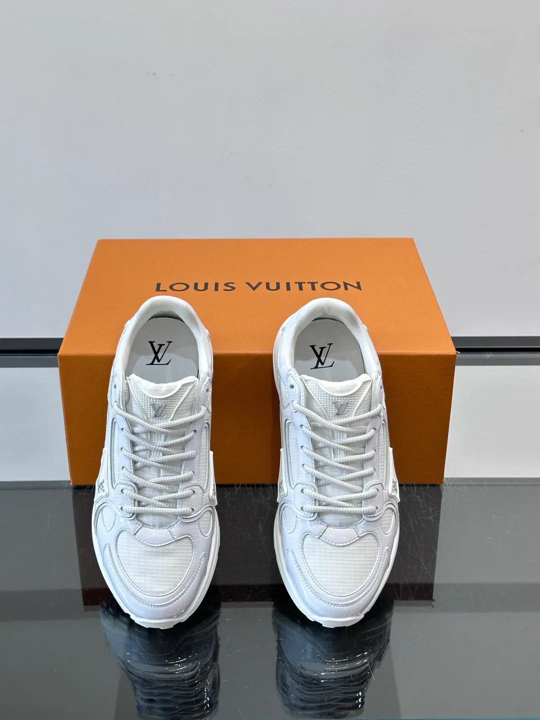 Кроссовки Женские Louis Vuitton 11688775