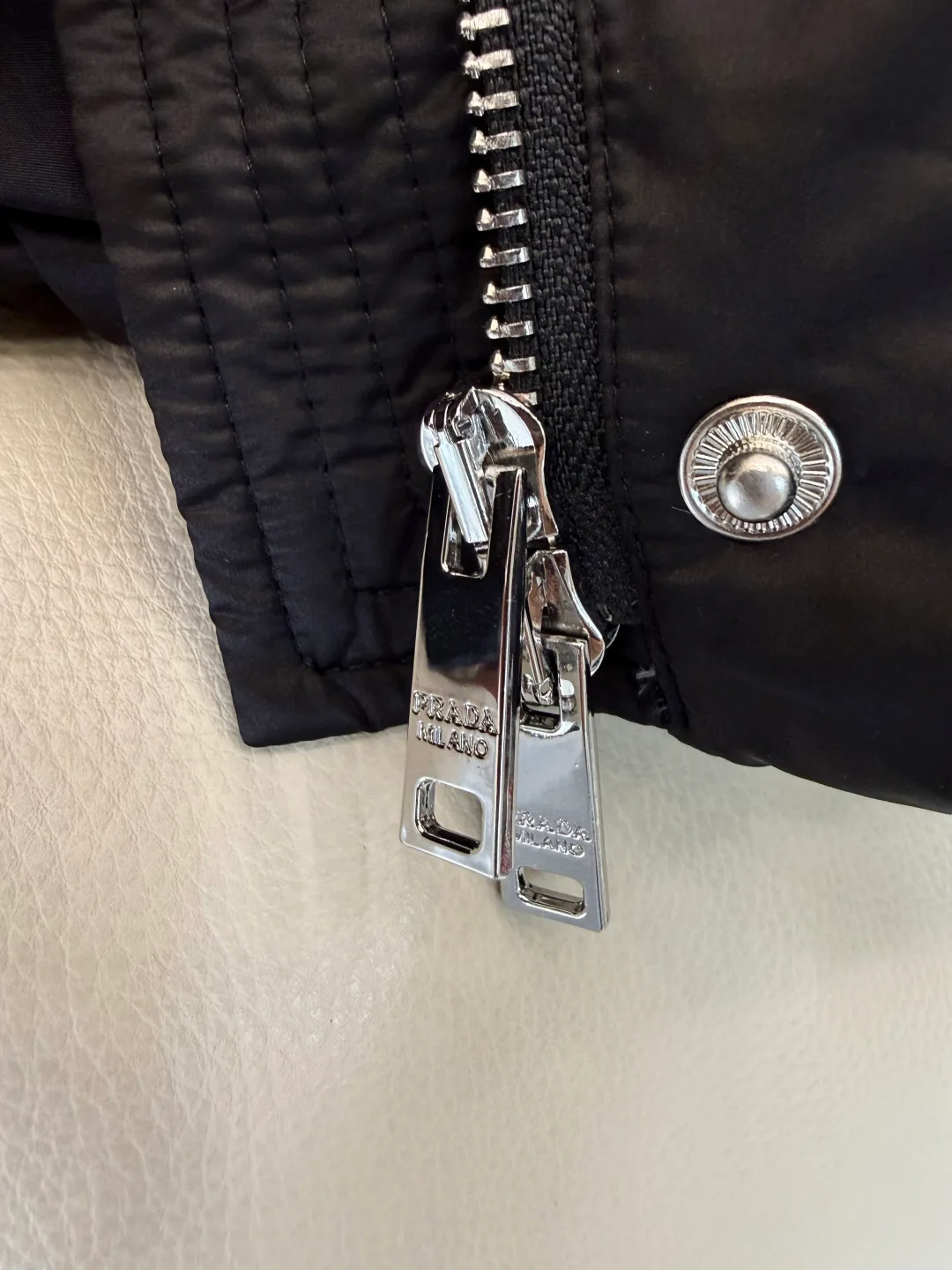 Куртки И Пуховики Женские Prada 18674647