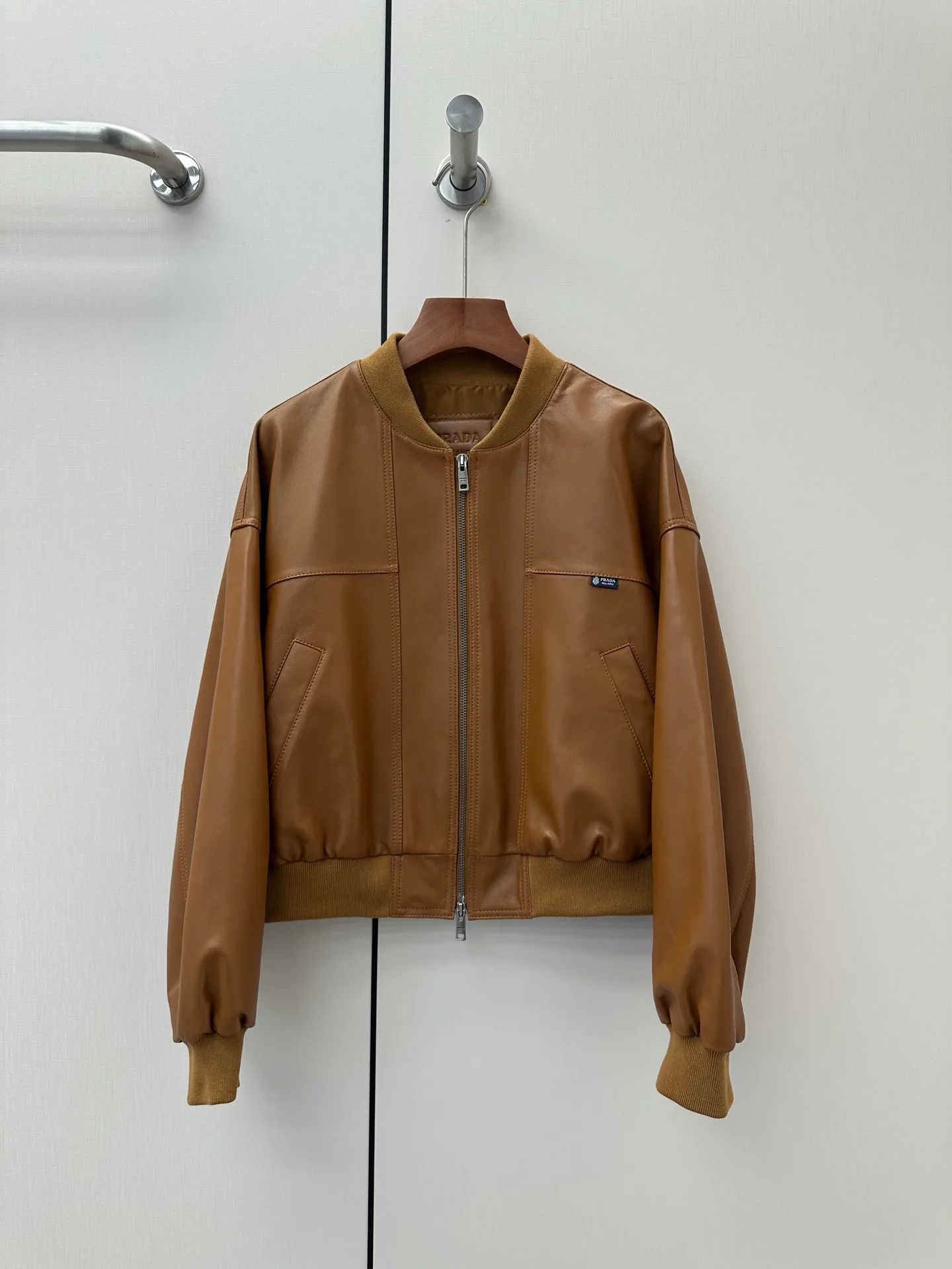 Кожаные Куртки И Дублёнки Женские Prada 18172872