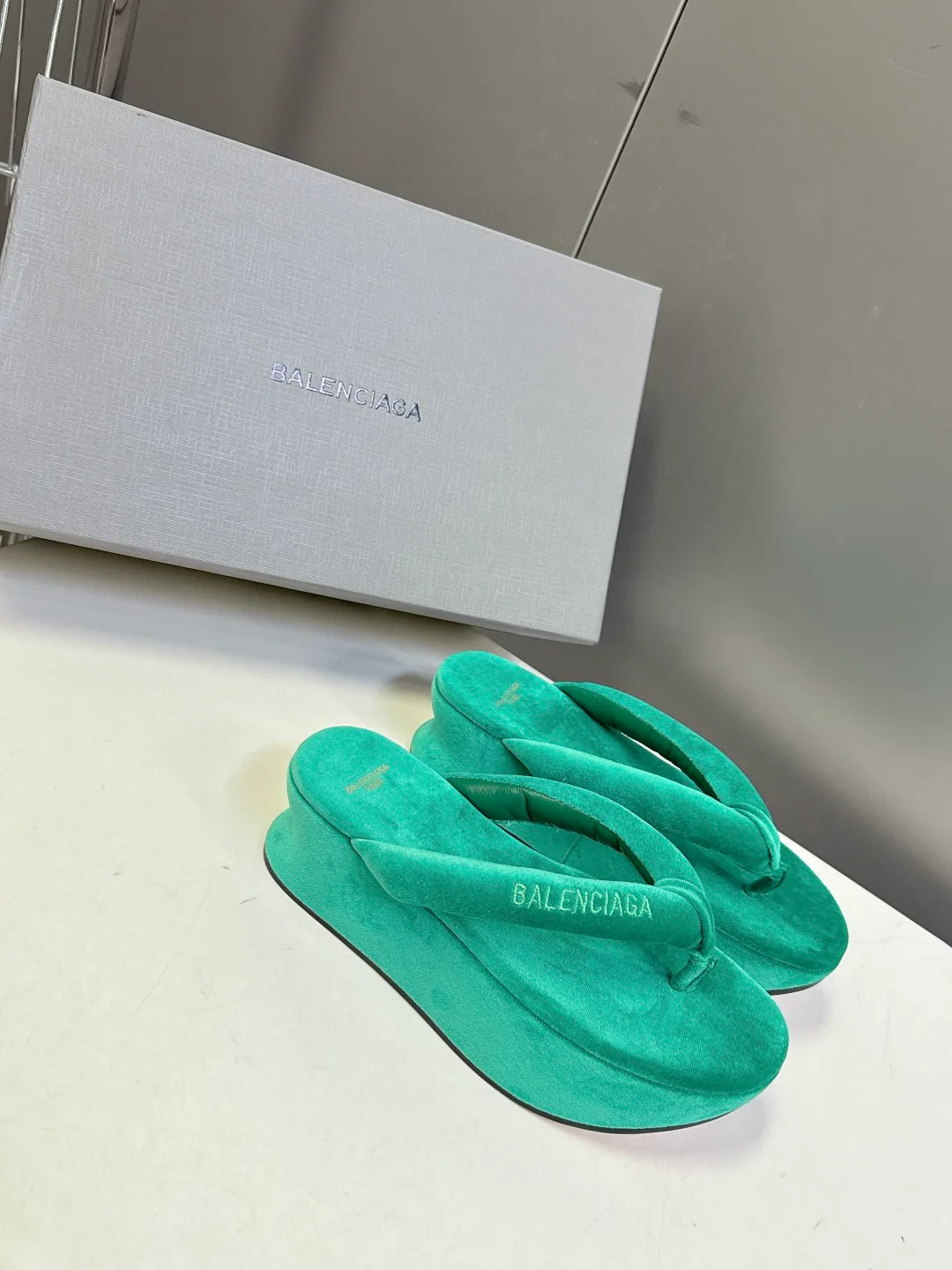 Шлепанцы Женские Balenciaga 14709512
