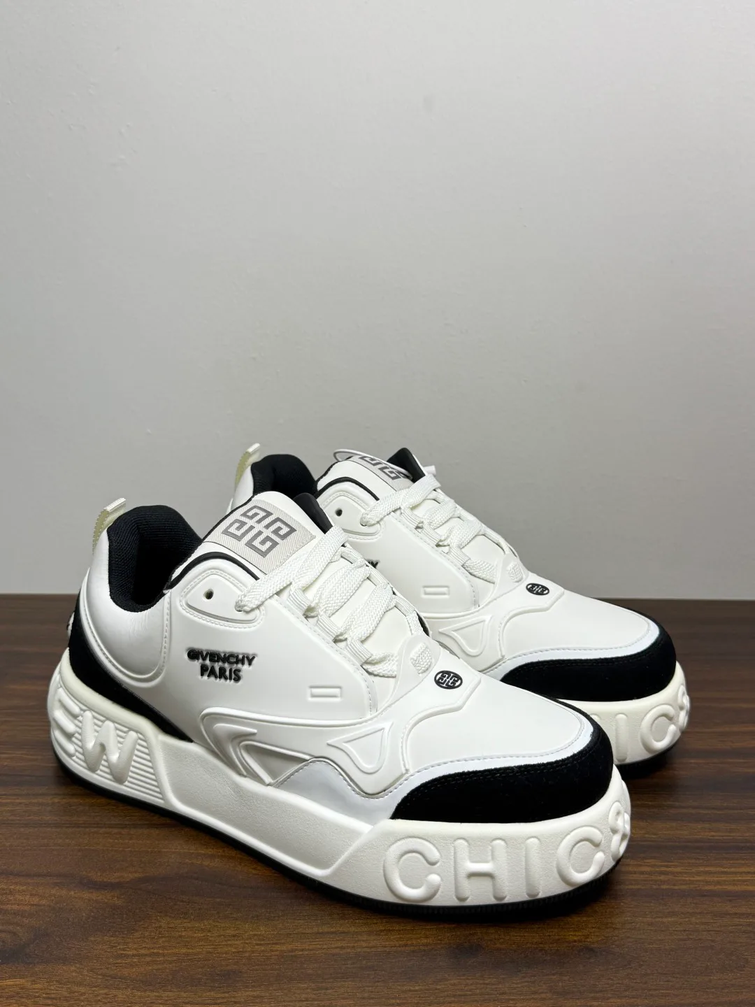 Кроссовки Мужские Givenchy 19057166
