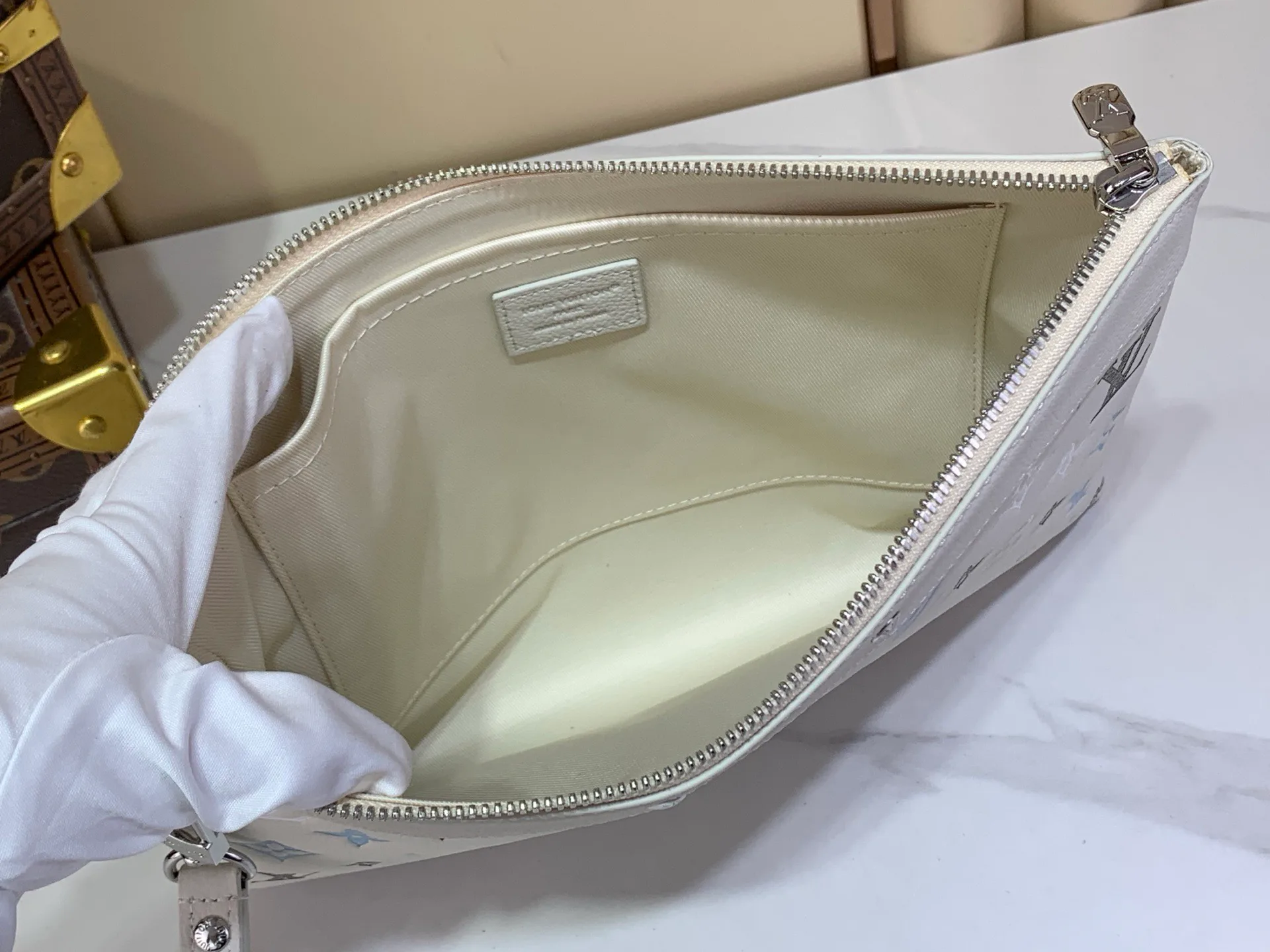 Клатчи Женские Louis Vuitton 14458793