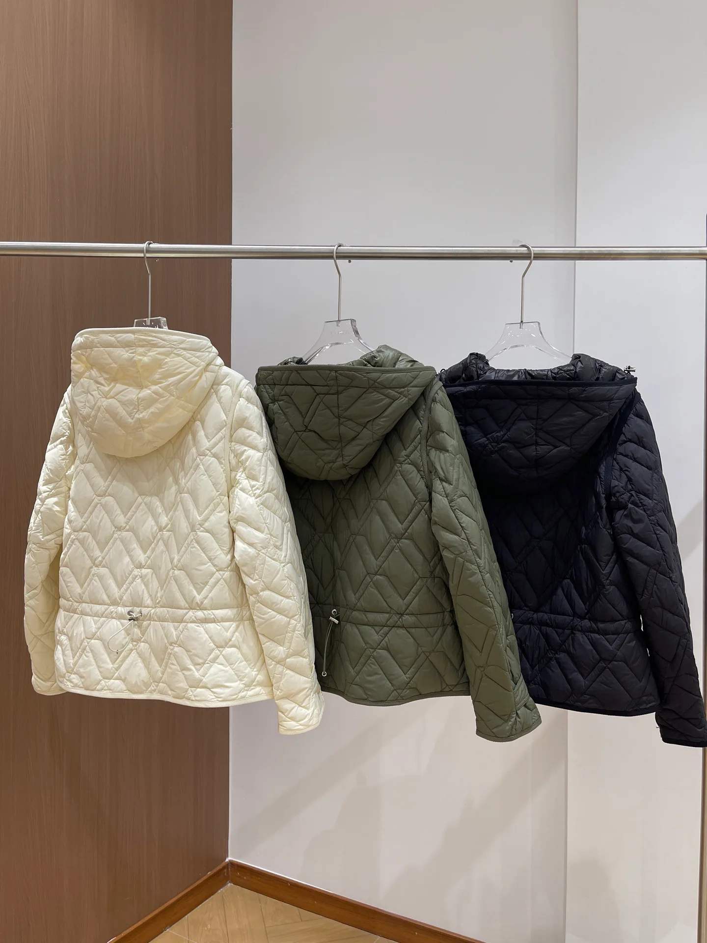 Куртки И Пуховики Женские Moncler 19422820