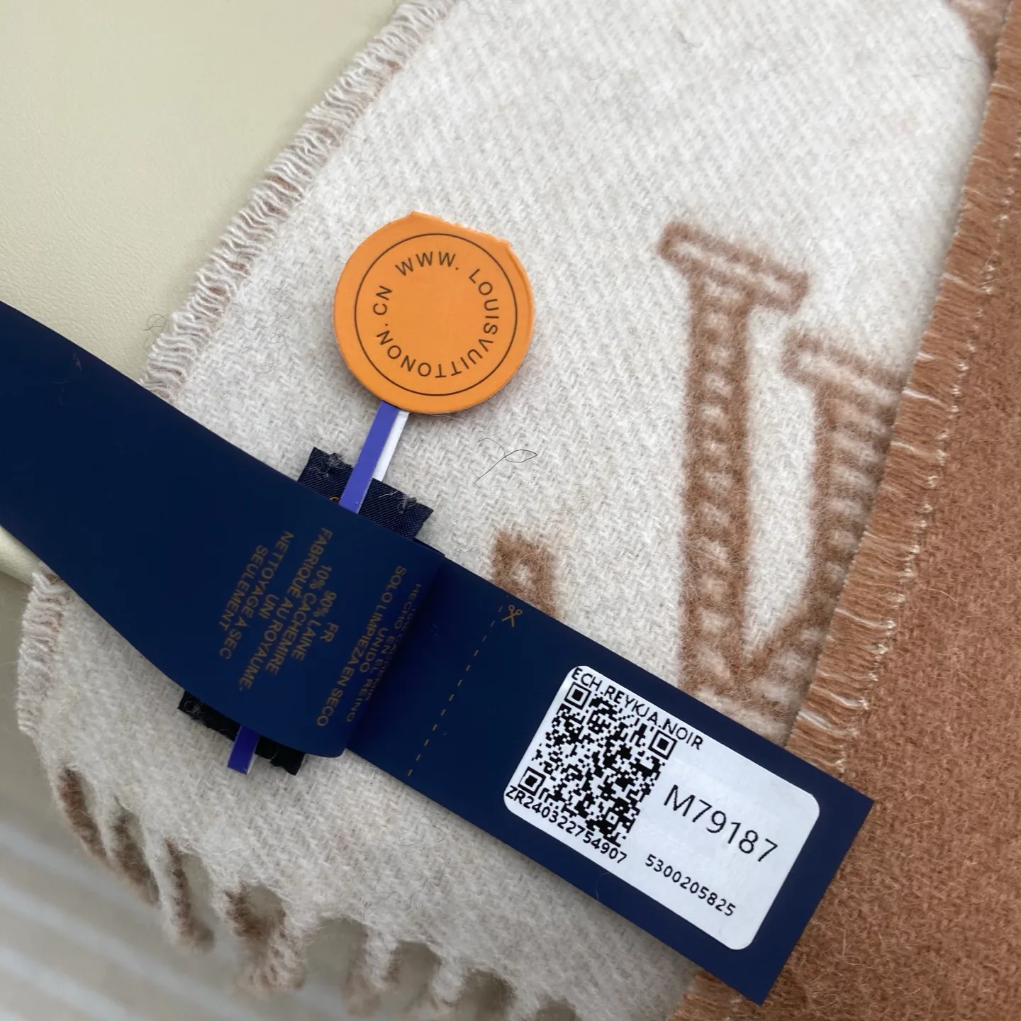 Шарфы Louis Vuitton 563344