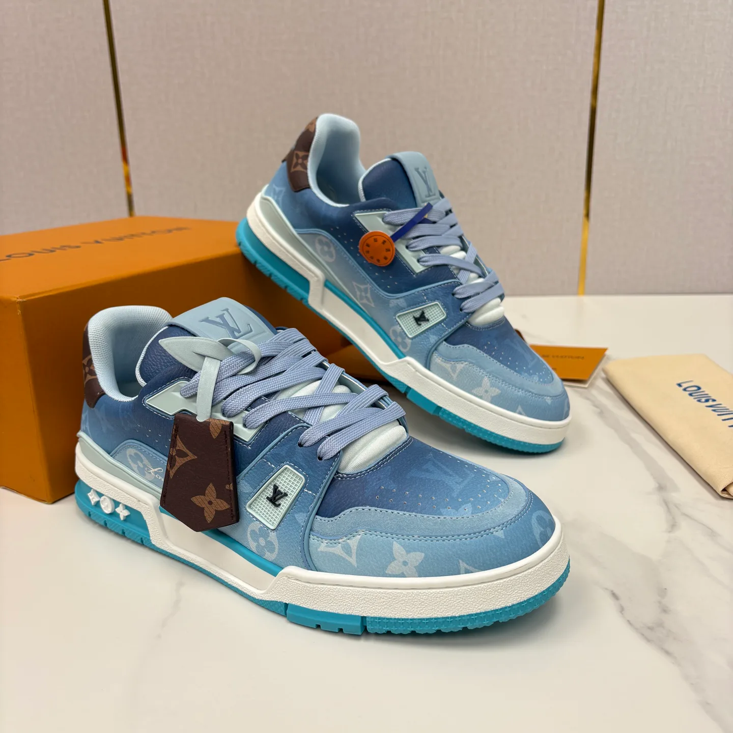 Кроссовки Женские Louis Vuitton 13140853