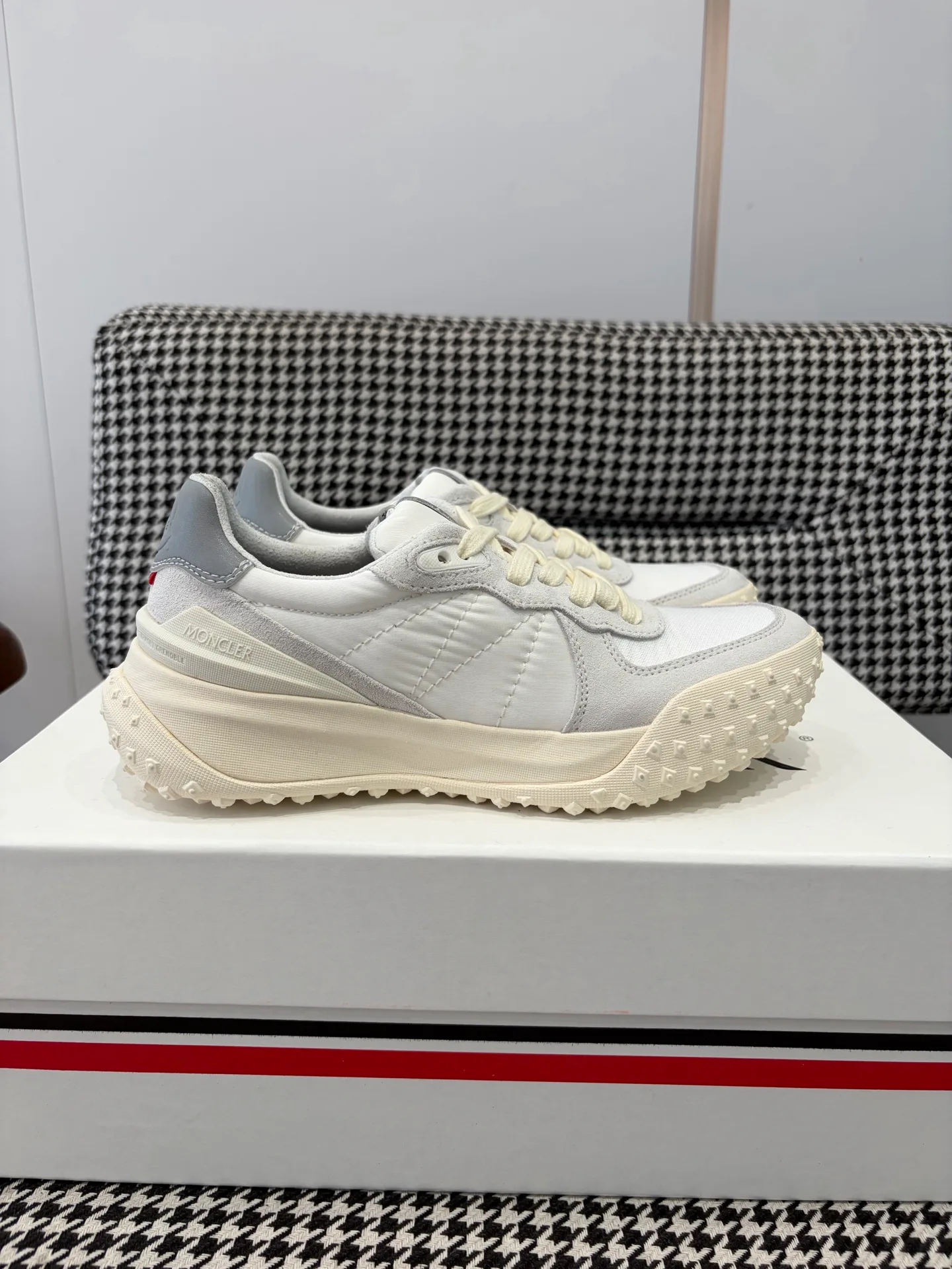 Кроссовки Женские Moncler 19081257