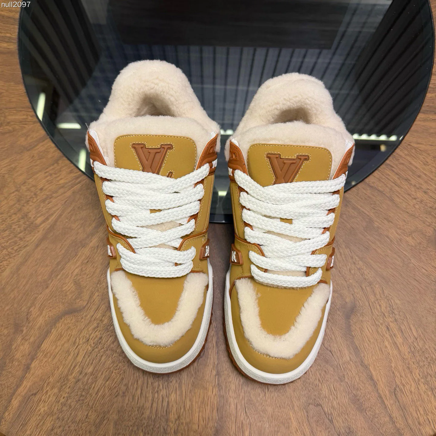 Кроссовки Женские Louis Vuitton 1053840