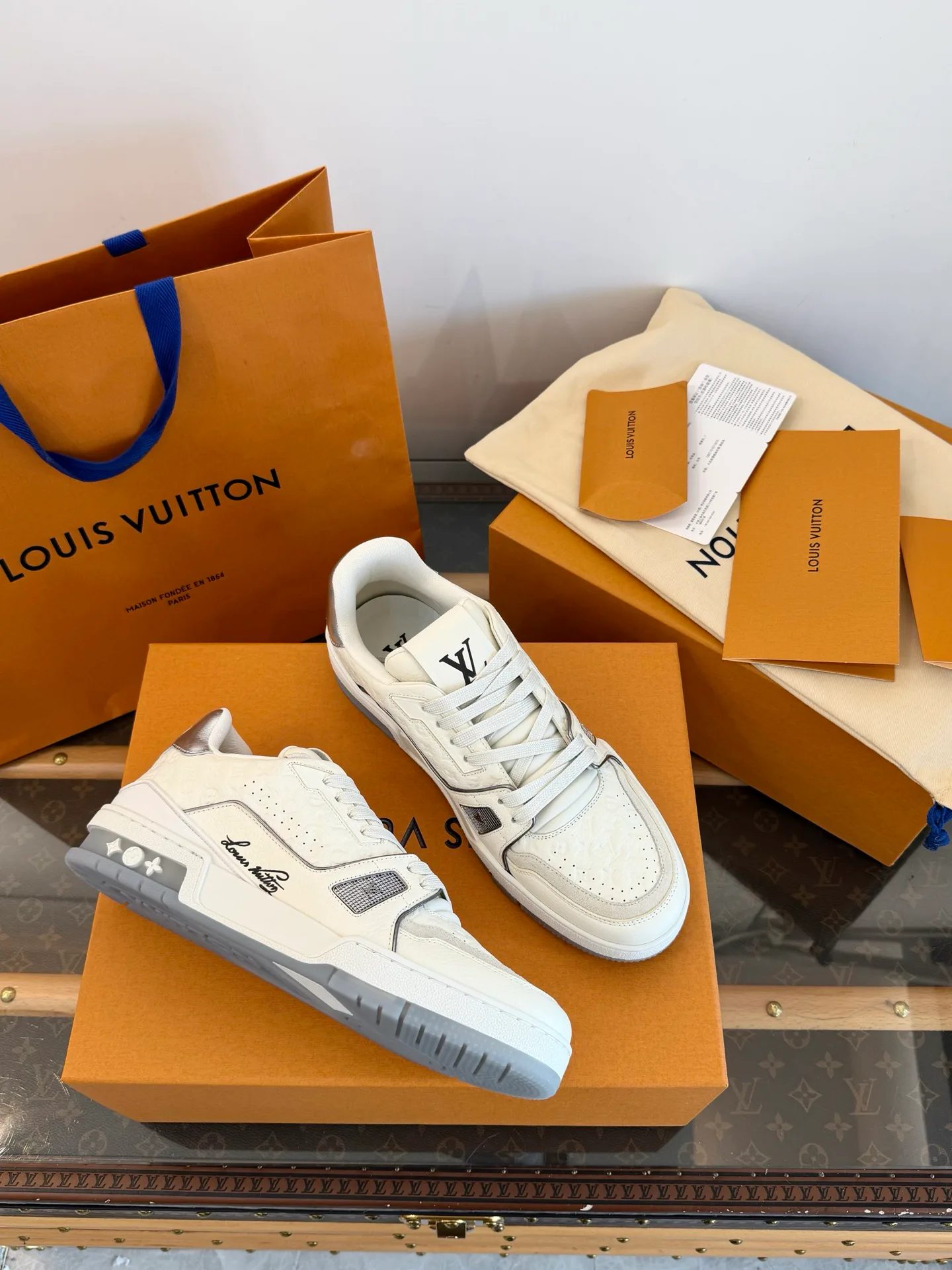 Кроссовки Женские Louis Vuitton 18354046