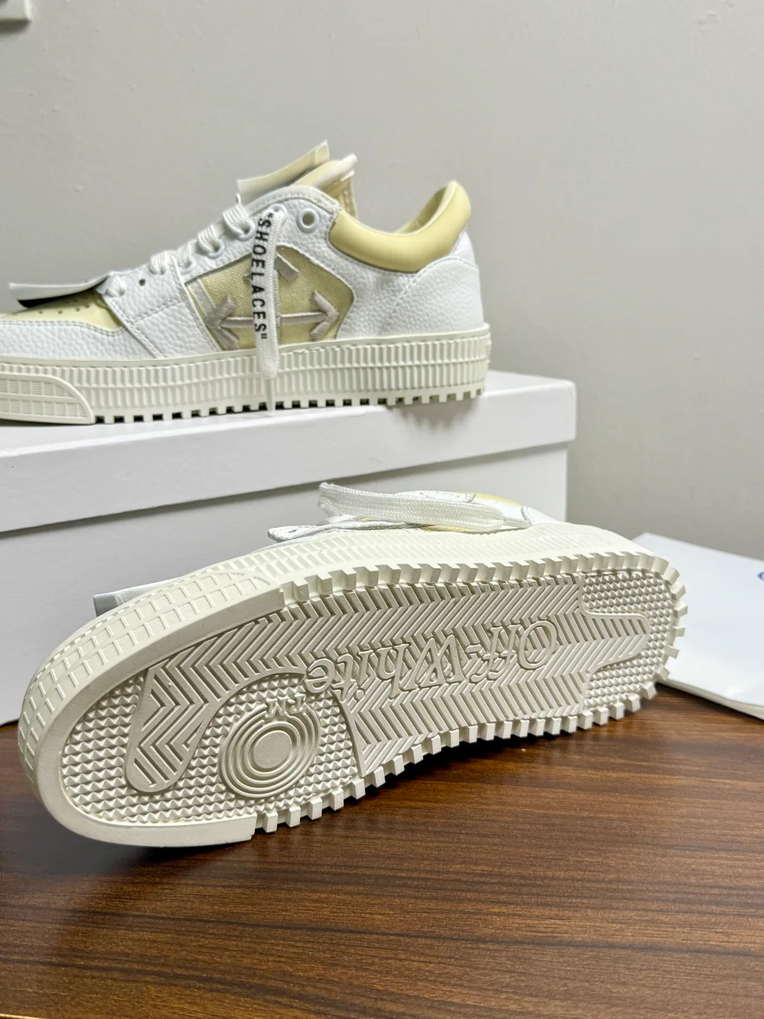 Кроссовки Женские Off-White 18943154