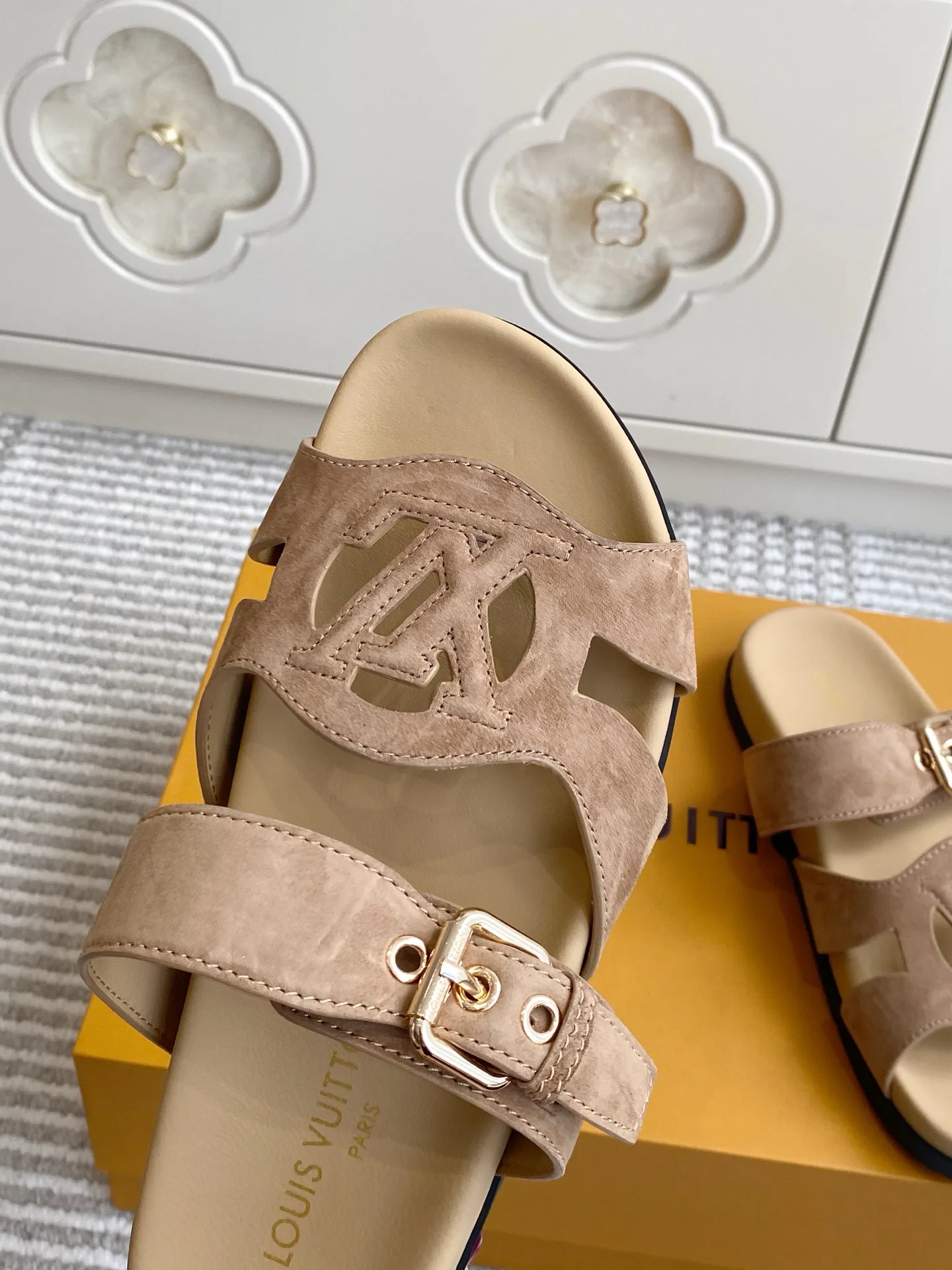 Шлепанцы Женские Louis Vuitton 17572154