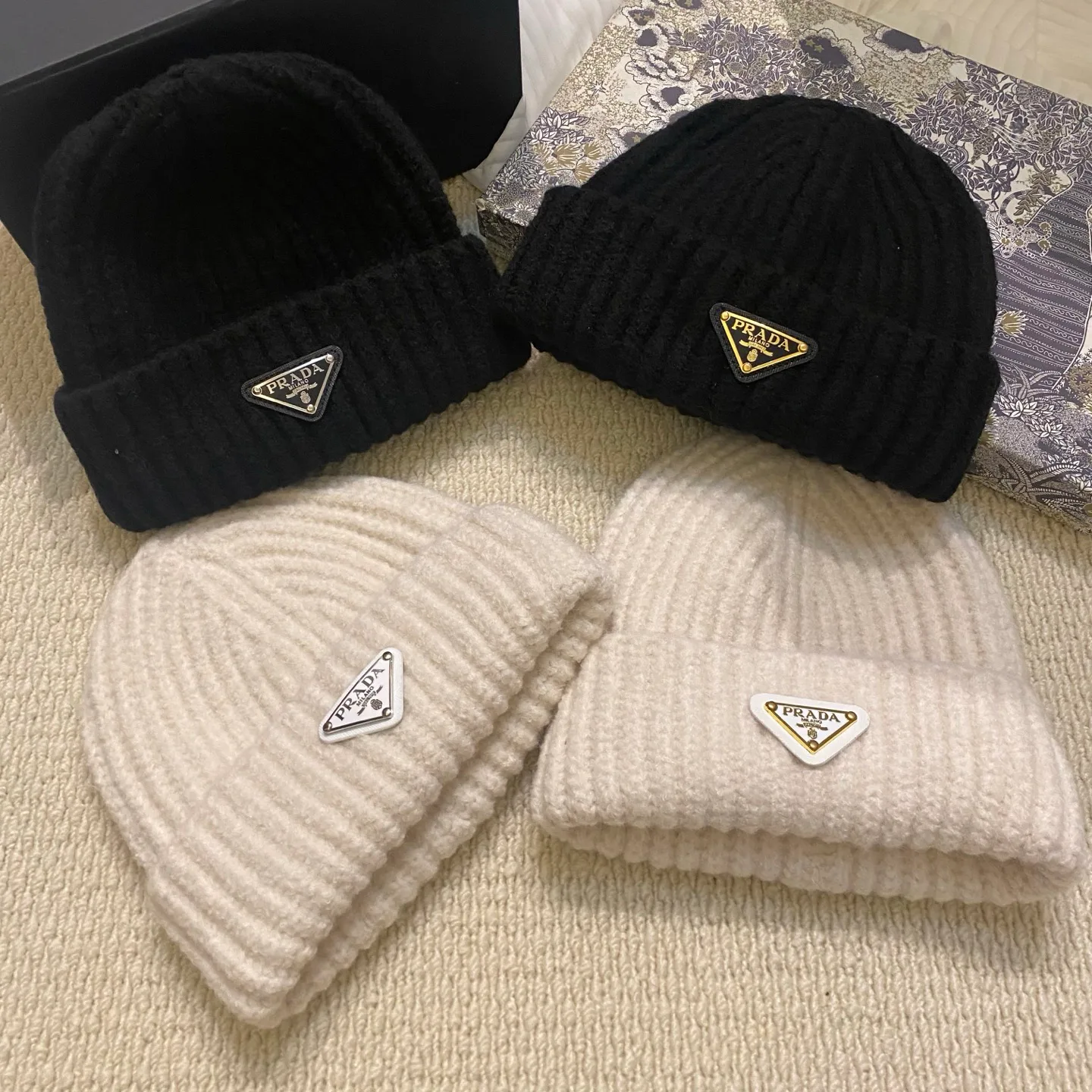 Головные Уборы Prada 18347158