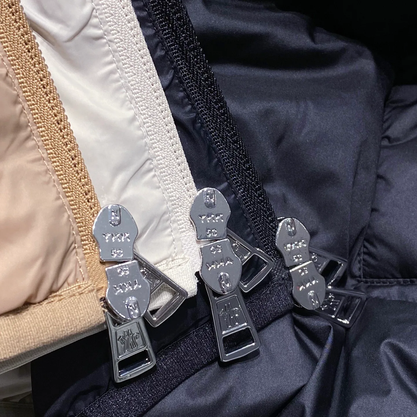 Куртки И Пуховики Мужские Moncler 339611