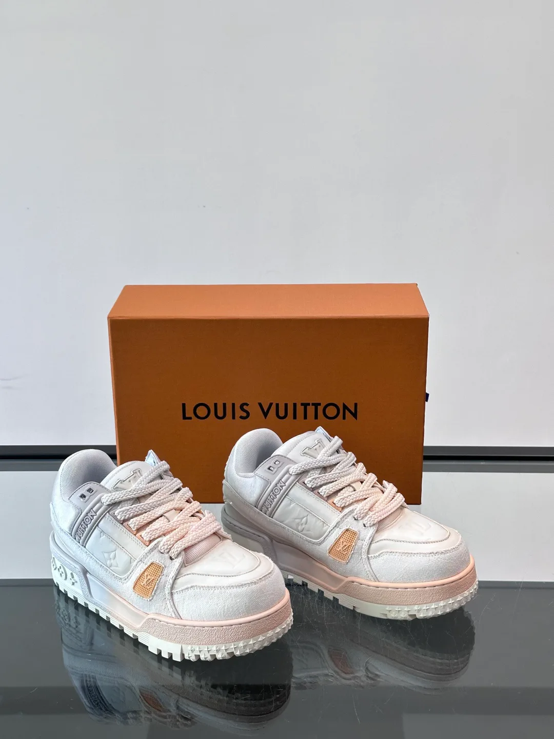 Кроссовки Женские Louis Vuitton 13580305