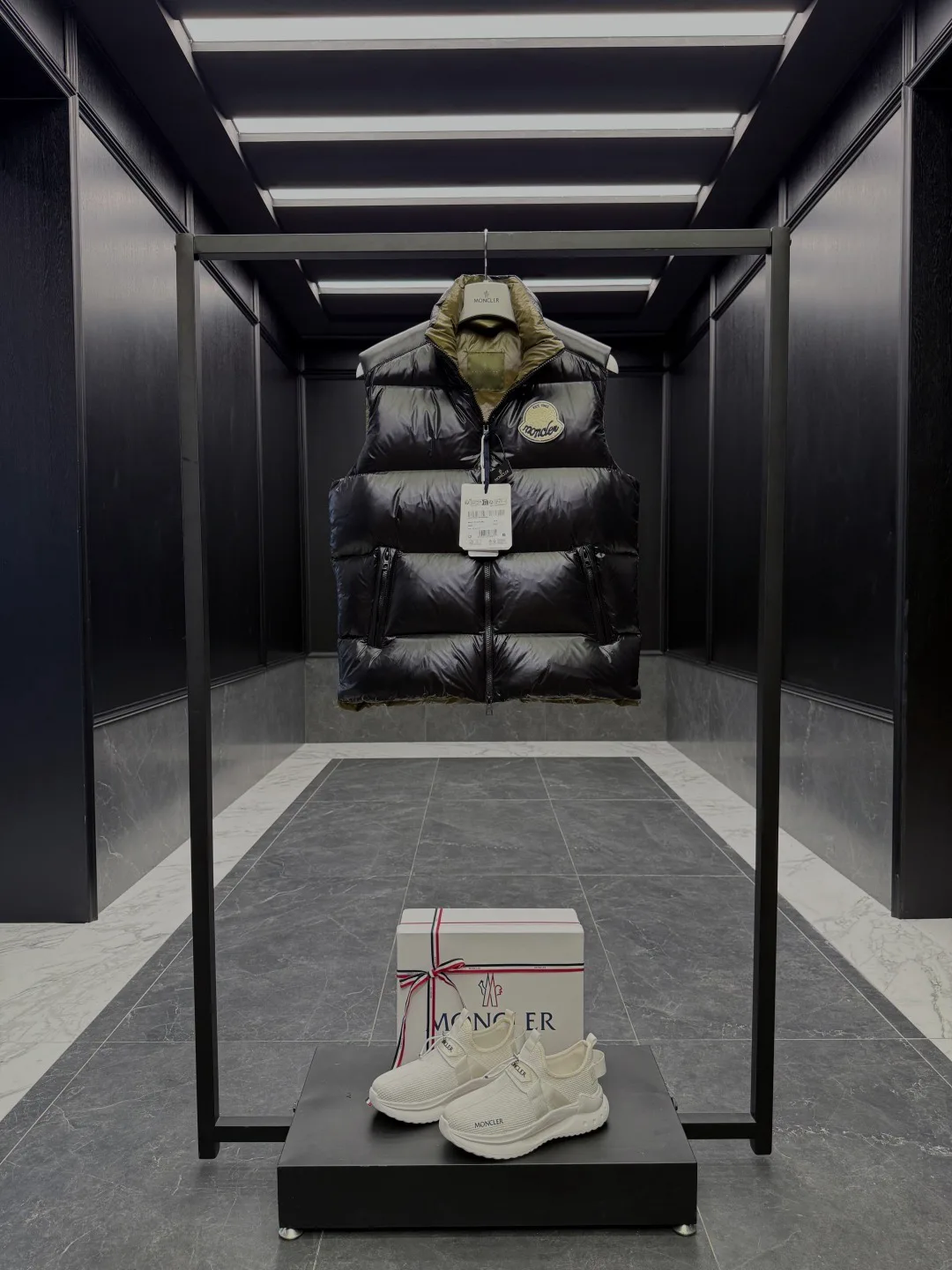 Жилеты Женские Moncler 19004555