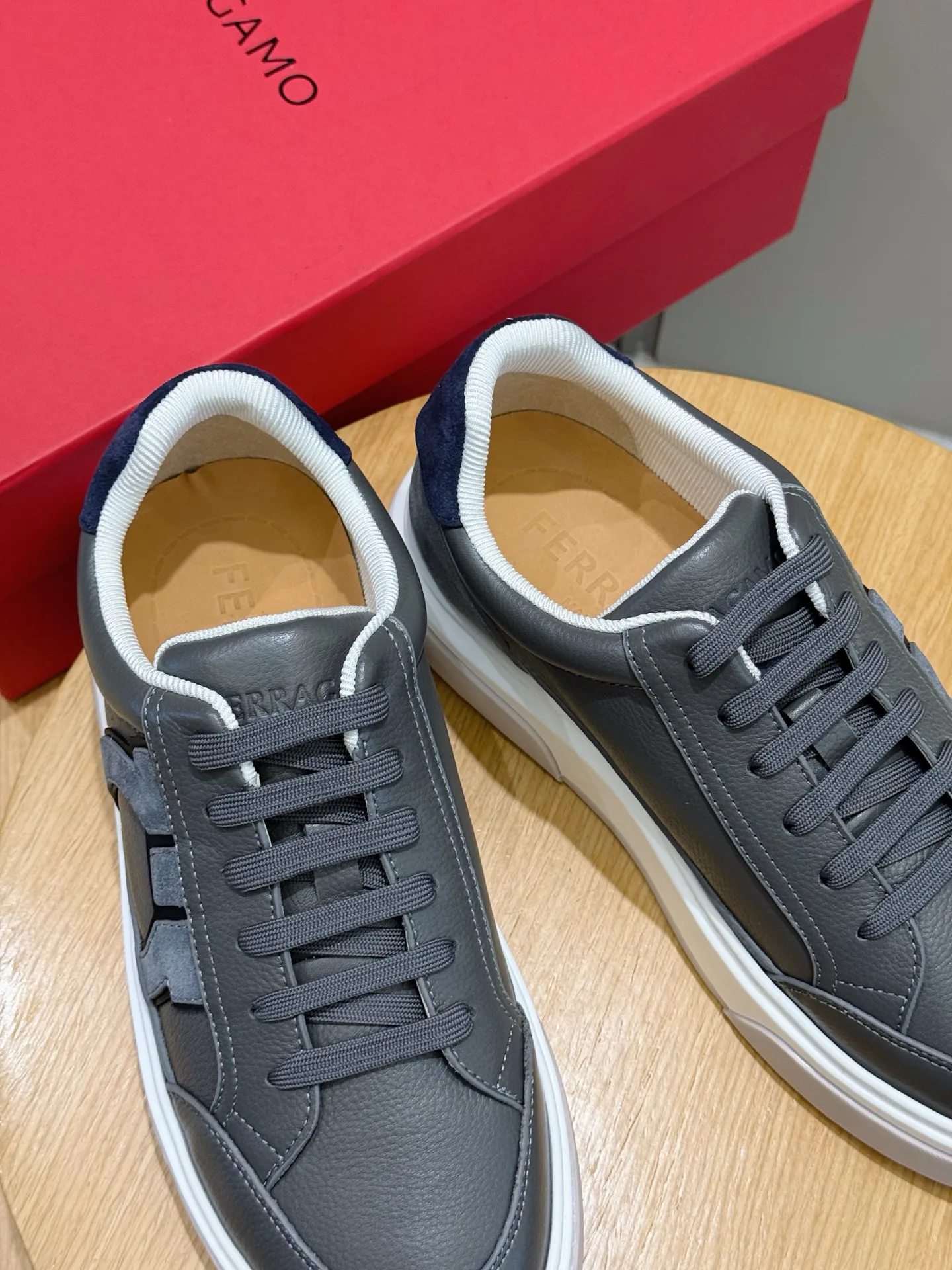 Кроссовки Мужские Salvatore Ferragamo 11704928