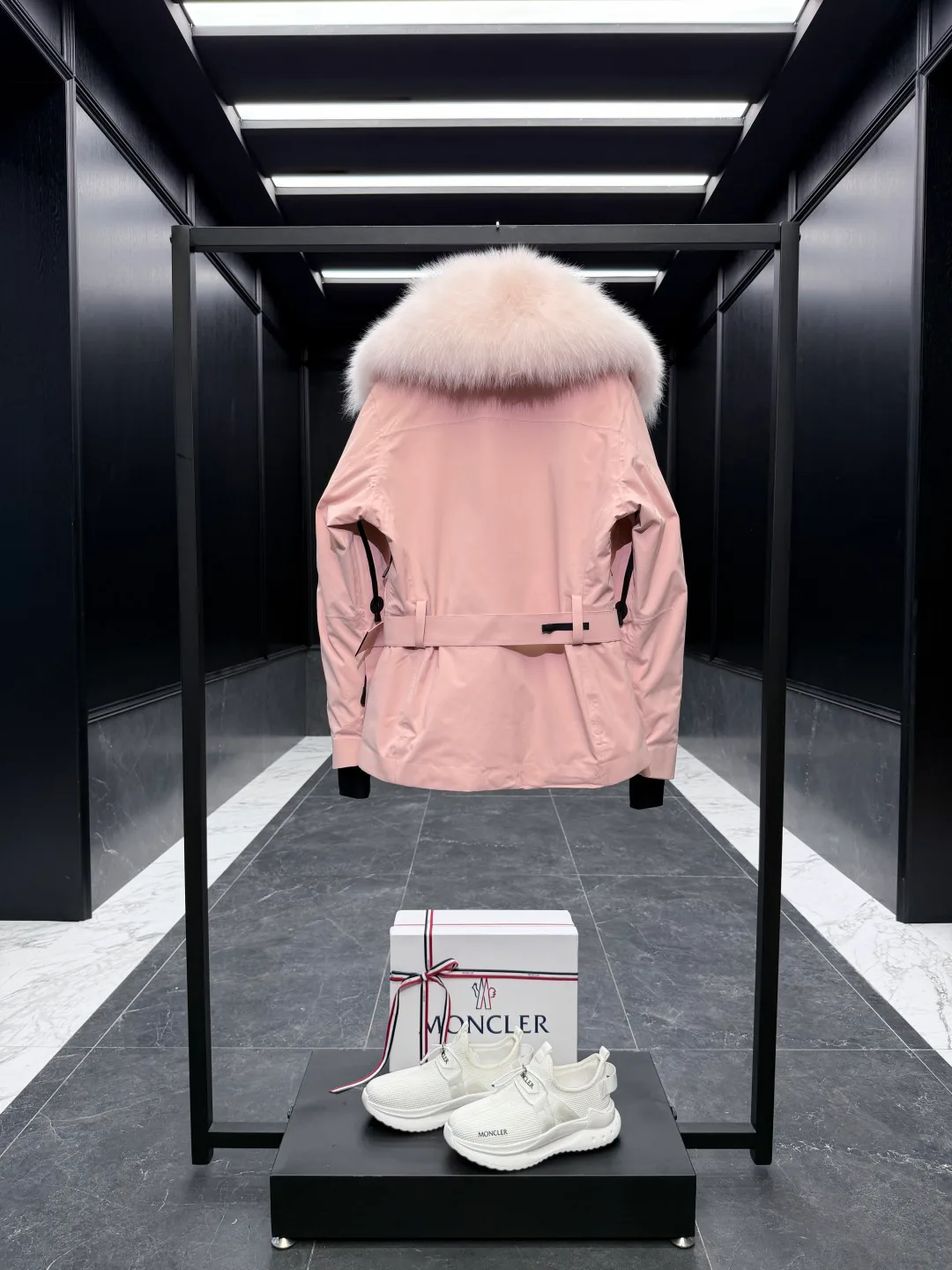 Куртки И Пуховики Женские Moncler 18741173