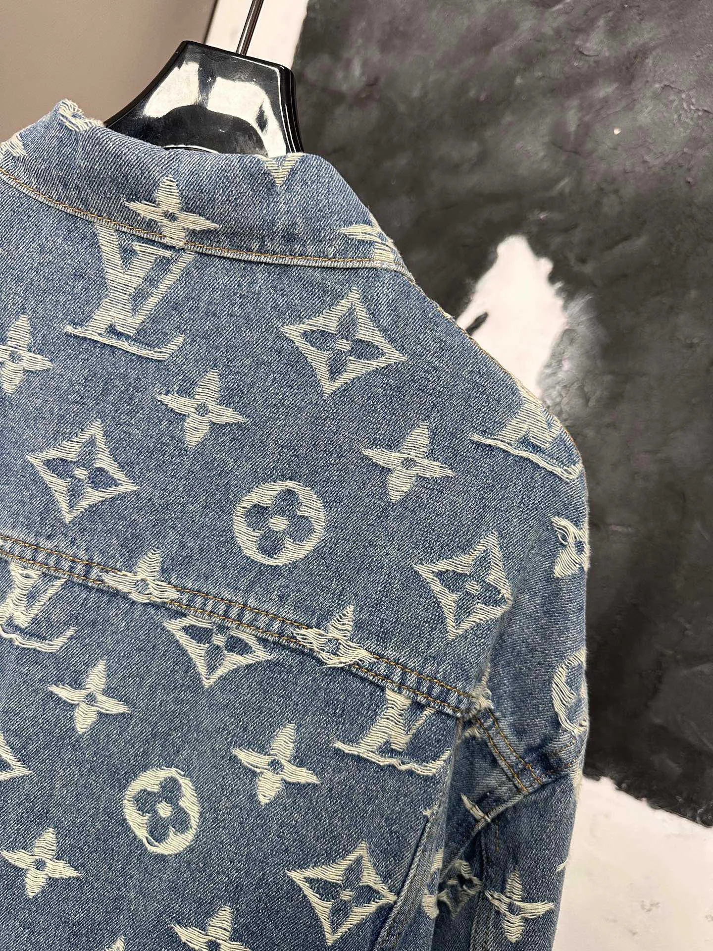 Куртки Женские Louis Vuitton 8277