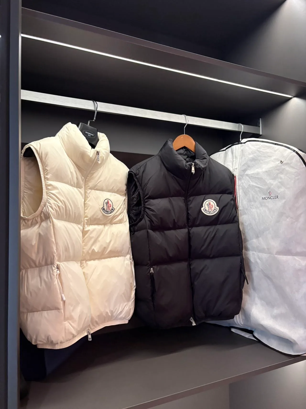 Жилеты Женские Moncler 17942216