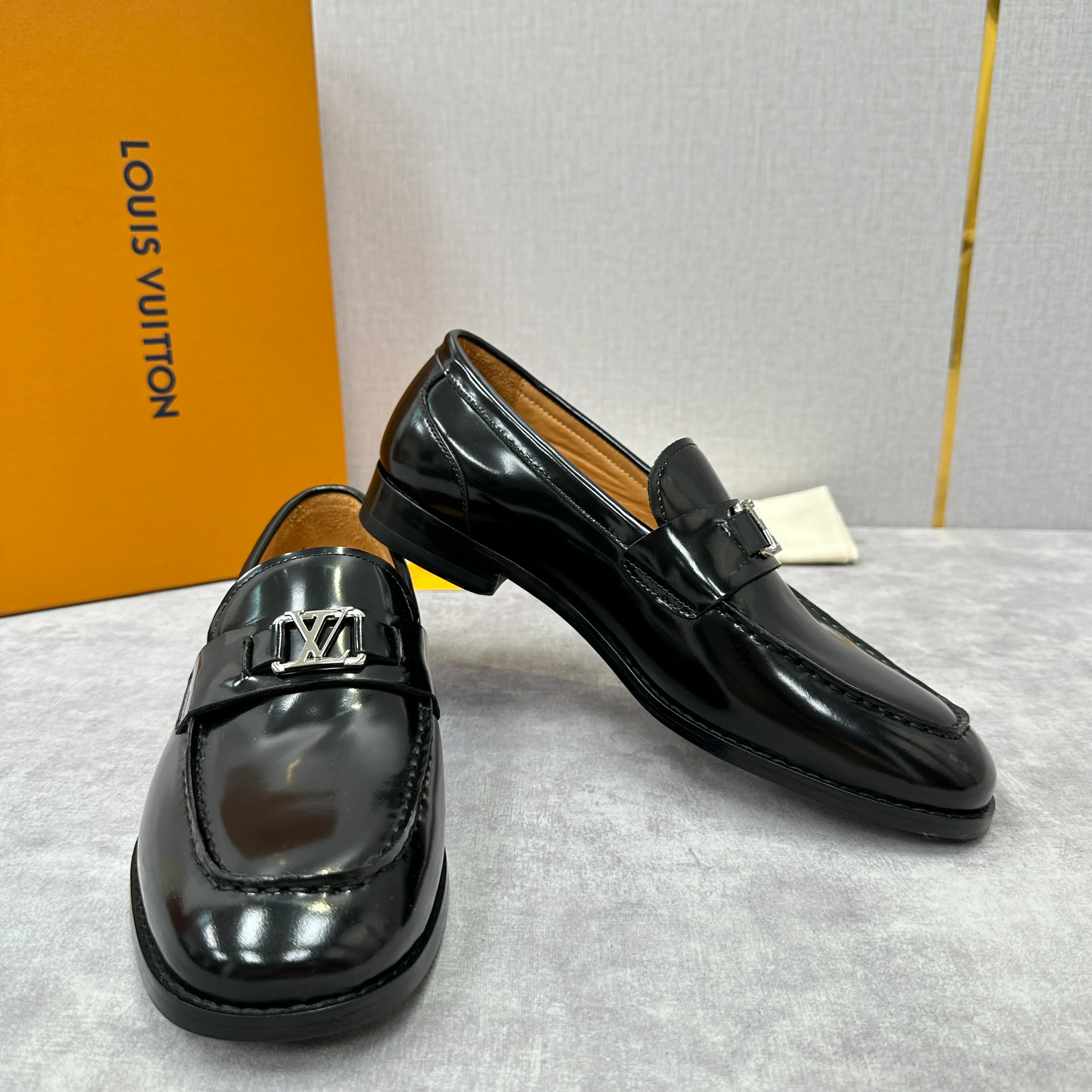 Лоферы И Туфли Мужские Louis Vuitton 18194016