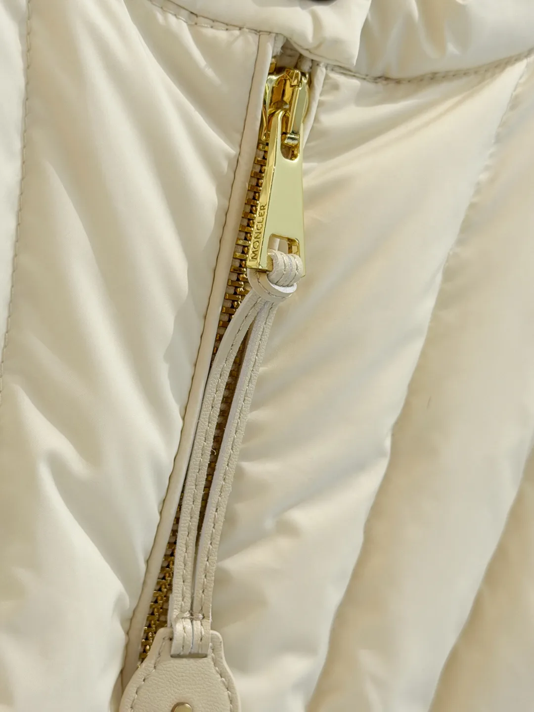 Куртки И Пуховики Женские Moncler 18184927