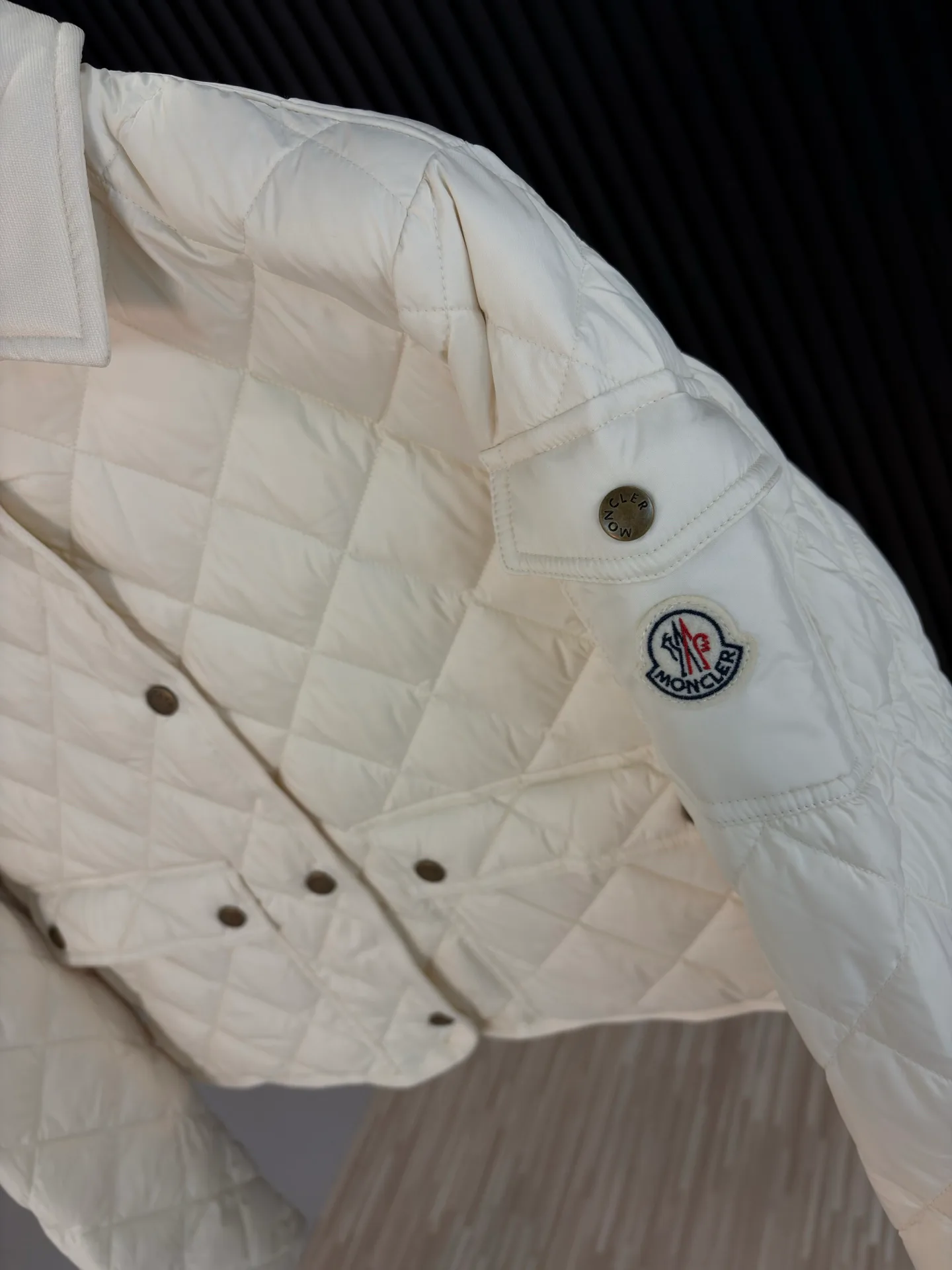 Куртки И Пуховики Женские Moncler 18600021