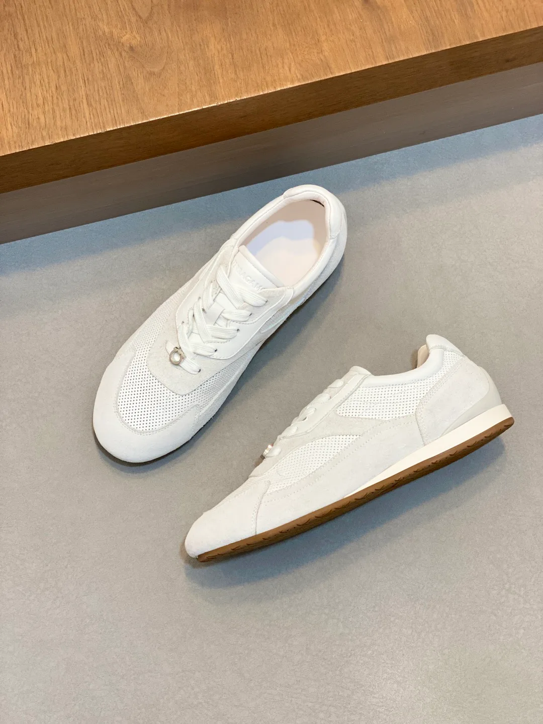 Кроссовки Мужские Salvatore Ferragamo 18274574