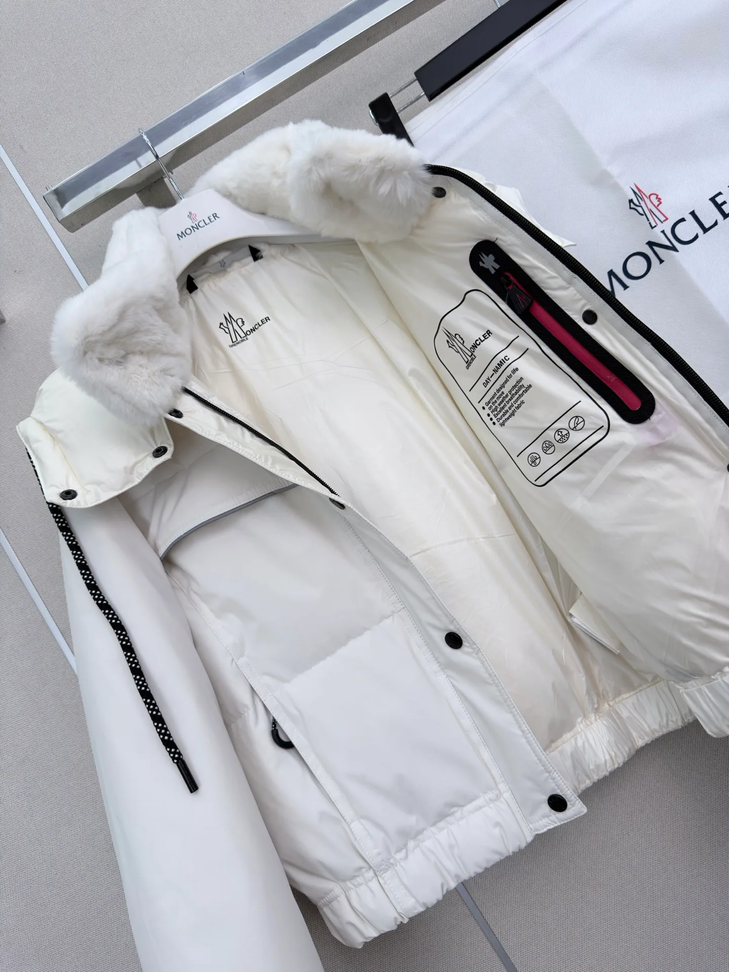 Куртки И Пуховики Женские Moncler 19589661